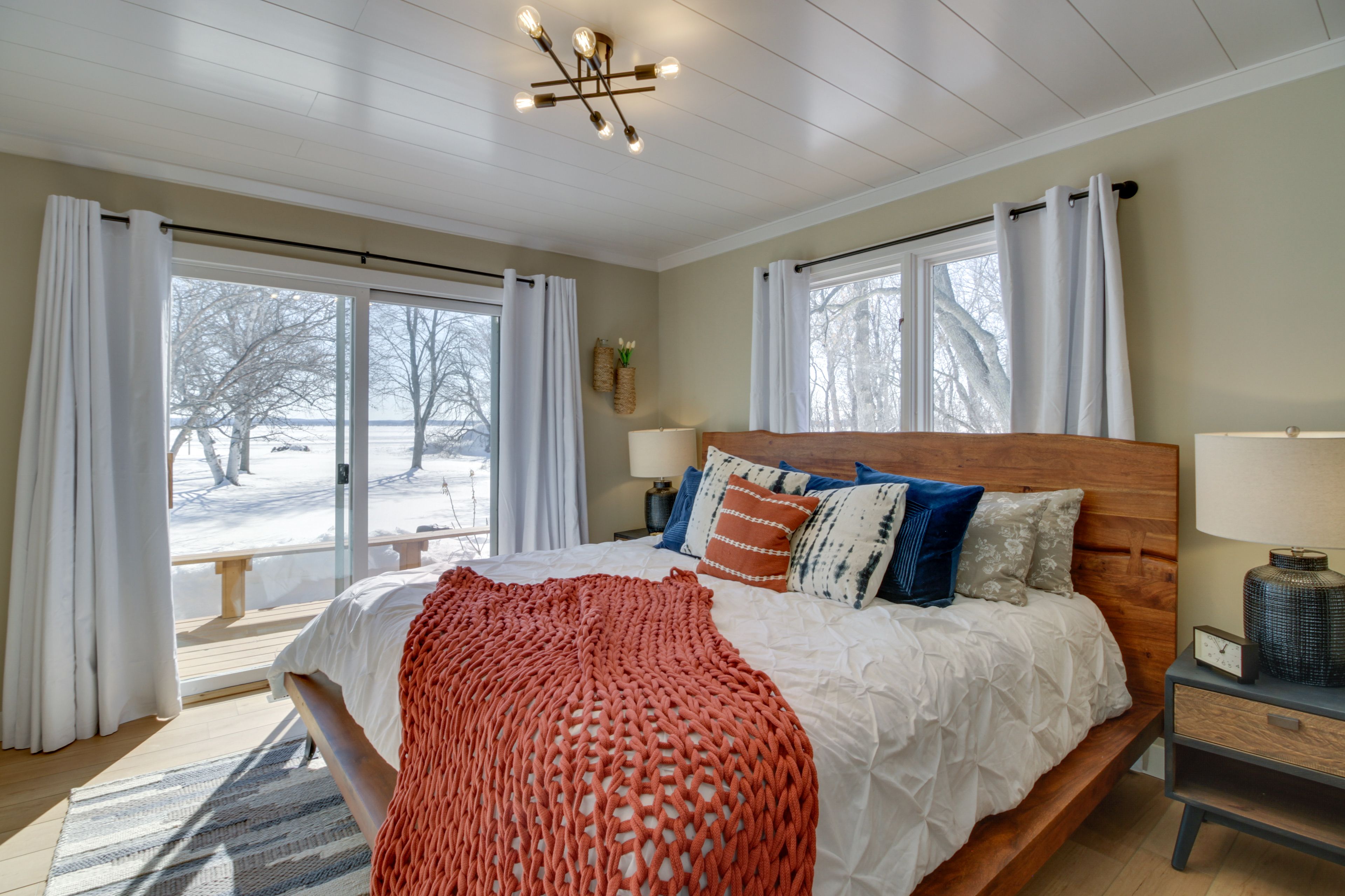 Bedroom 1 | King Bed | Linens Provided | En-Suite Bathroom