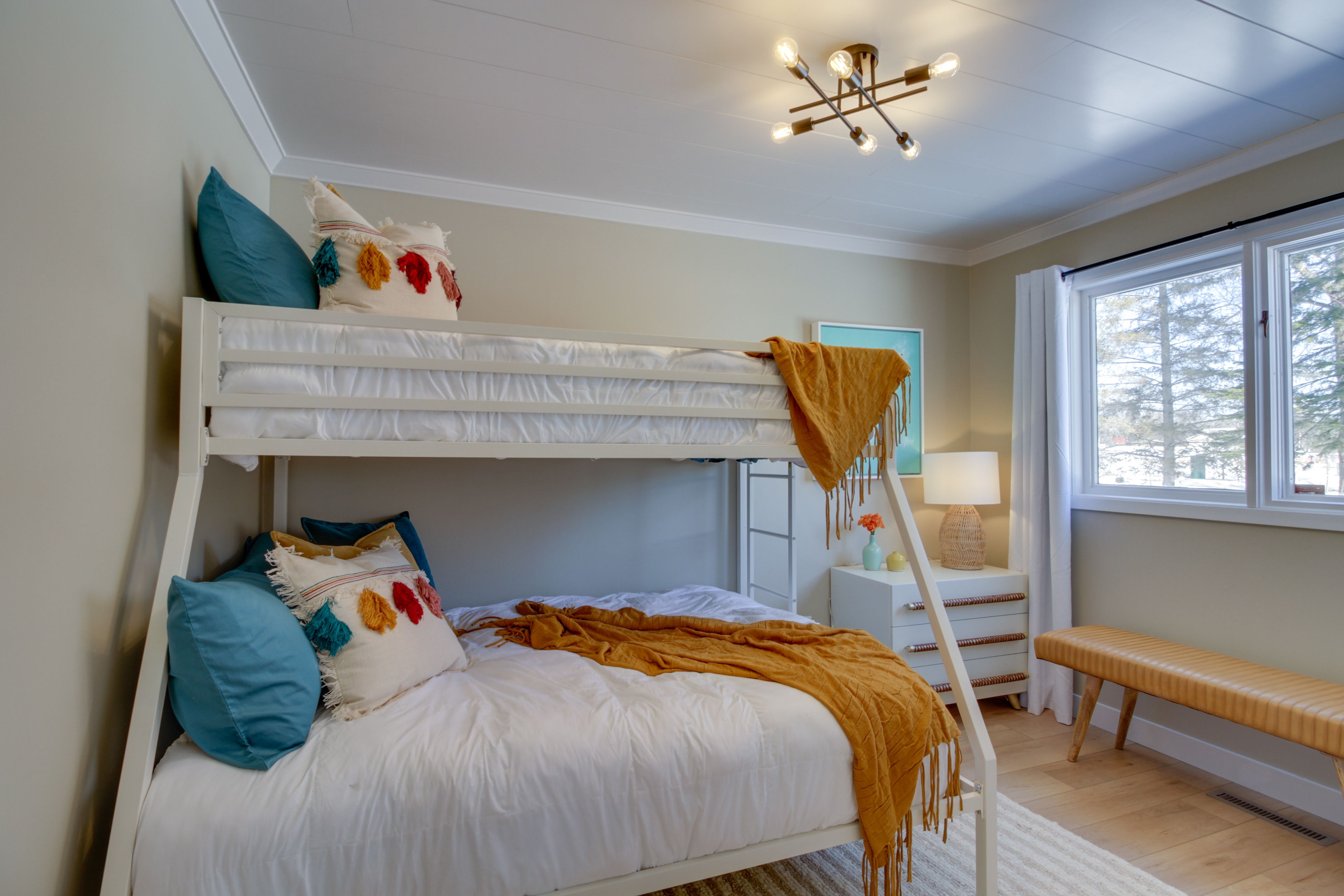 Bedroom 3 | Twin/Full Bunk Bed