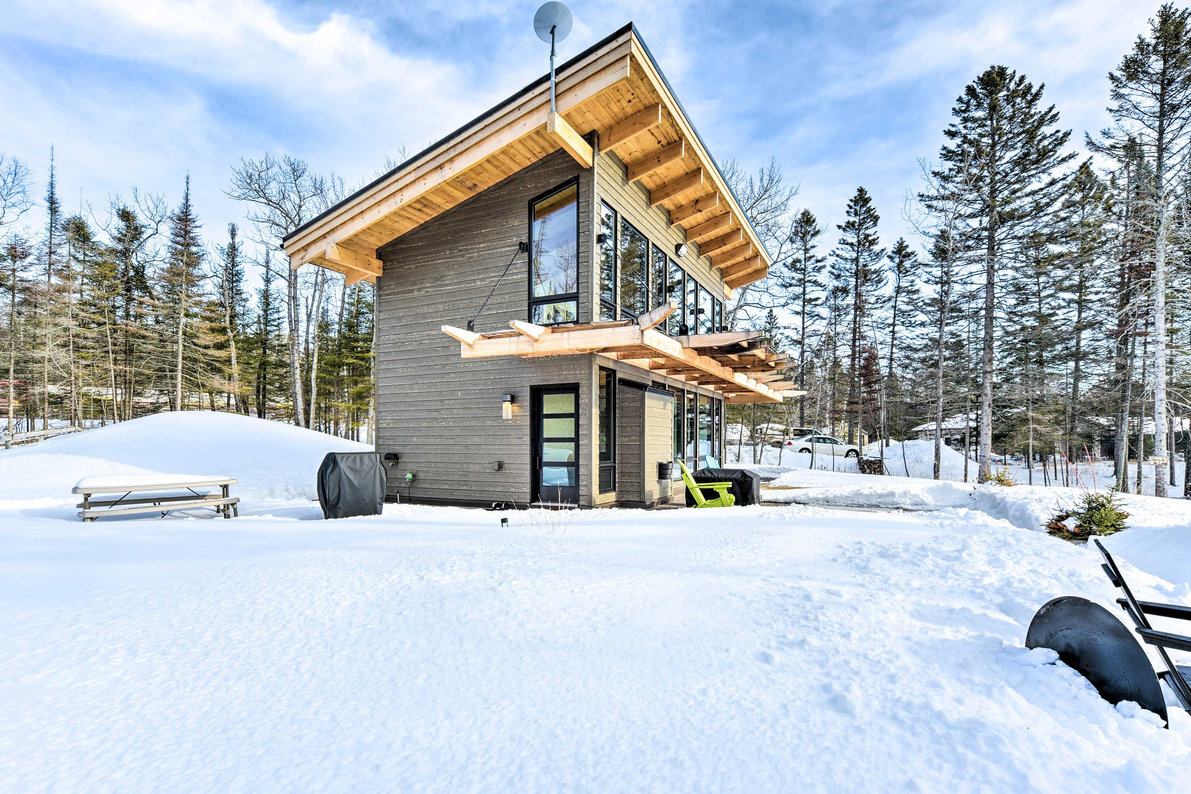 Side Entrance | 1 Step Required