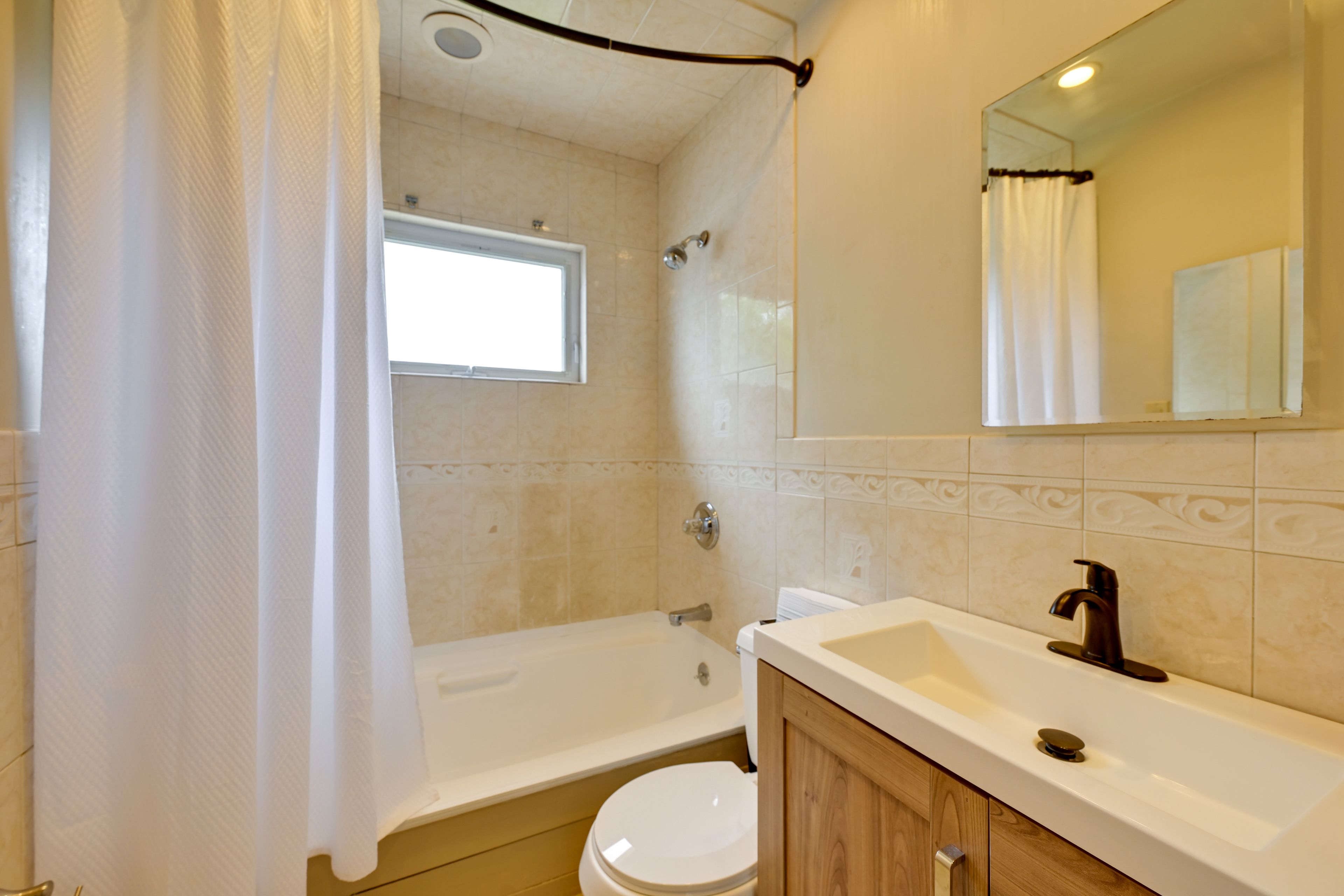 Full Bathroom | Complimentary Toiletries