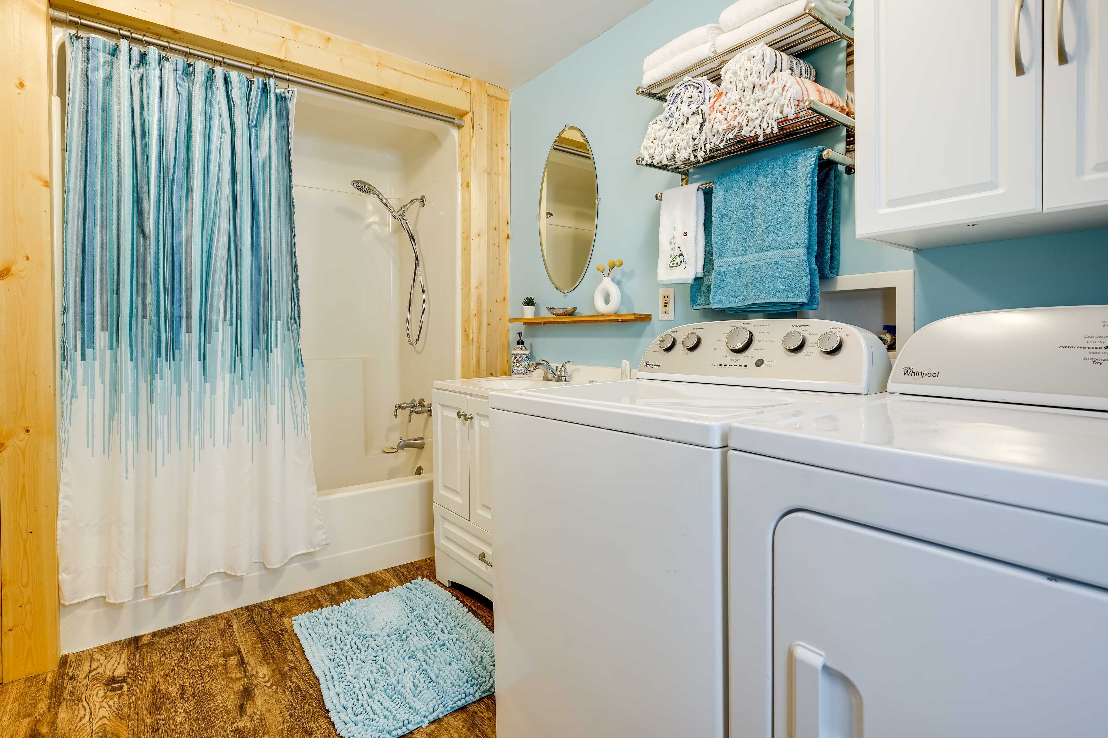 Full Bathroom | Towels & Linens Provided | Washer & Dryer