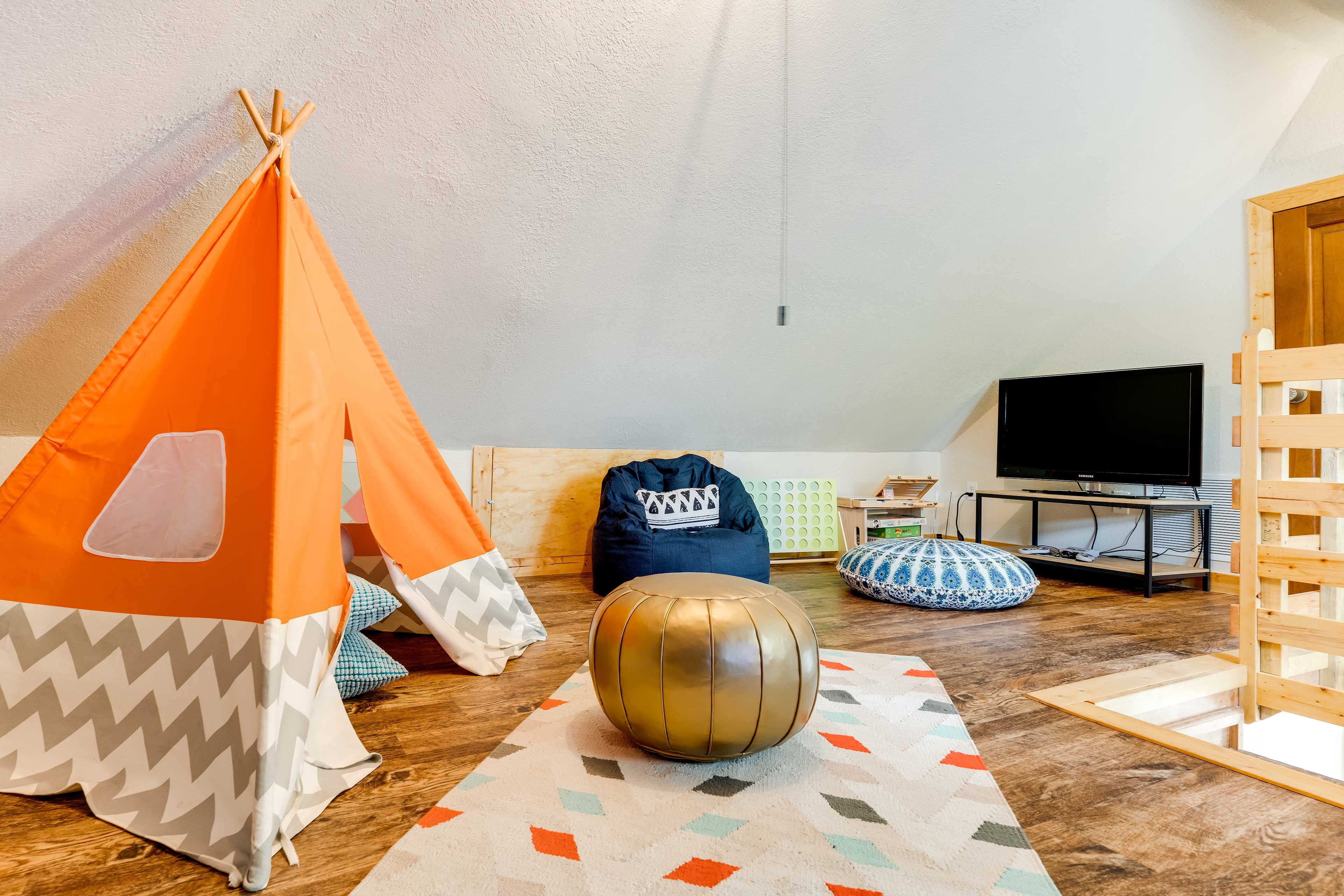 Loft | Stairs to Access | Smart TV | Kid's Play Area | Board Games