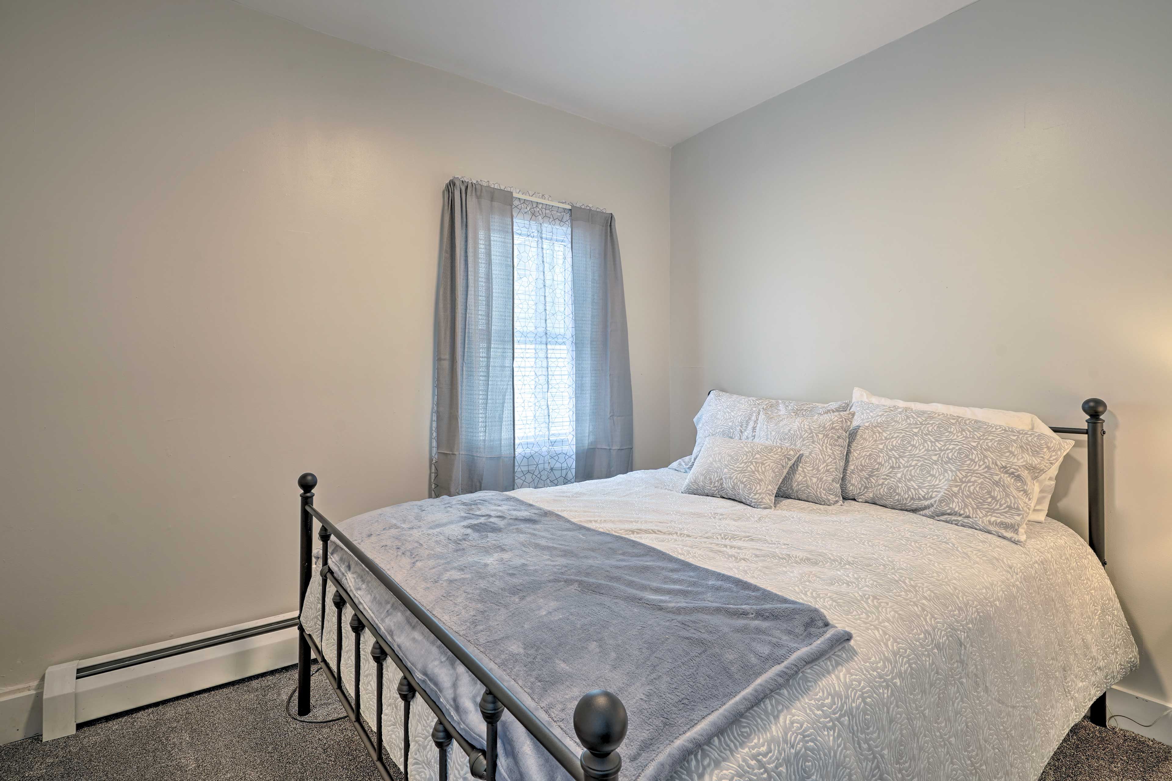 Bedroom 2 | Queen Bed | 2nd Floor