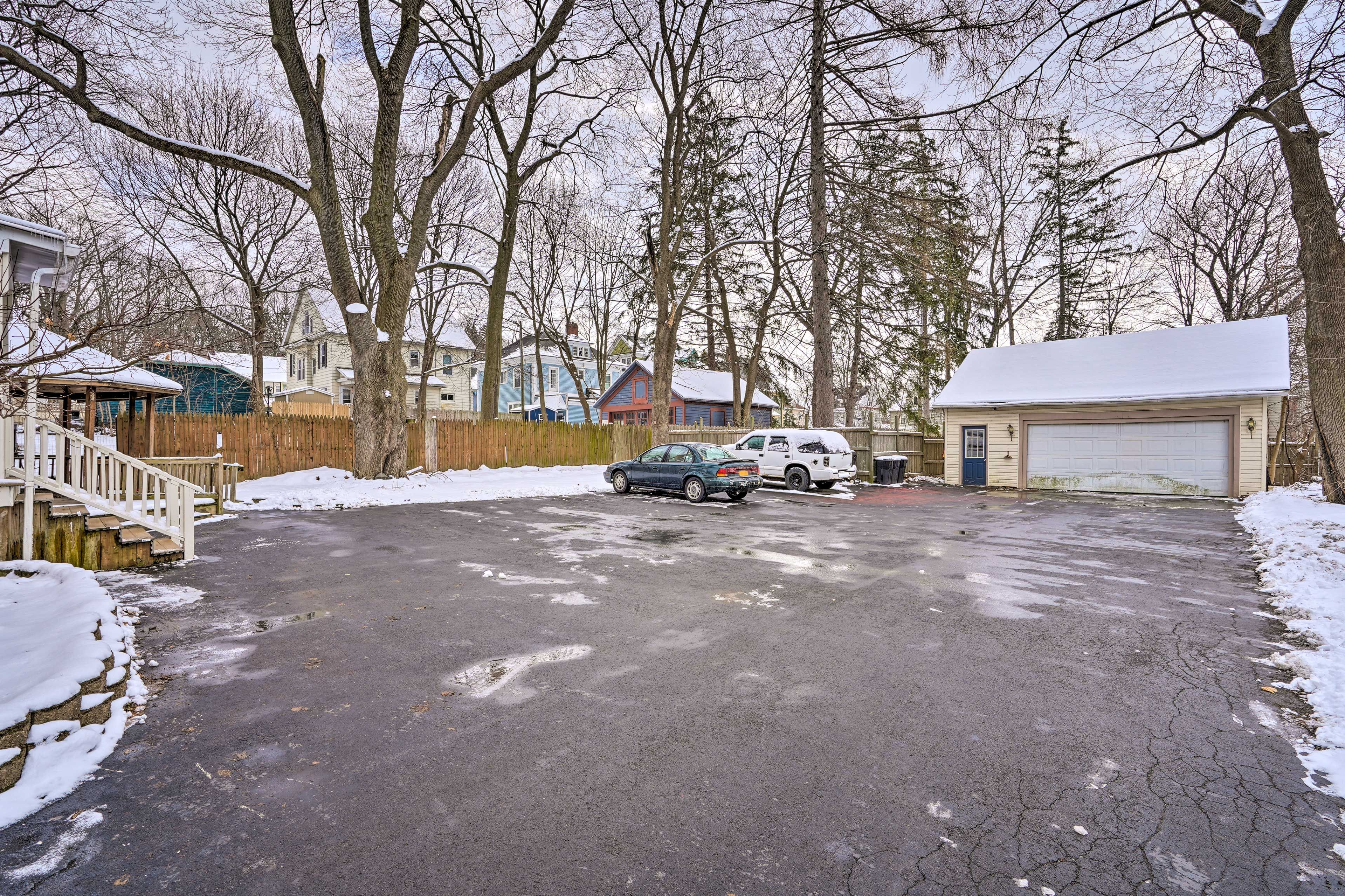 Parking | Driveway (3 Vehicles)