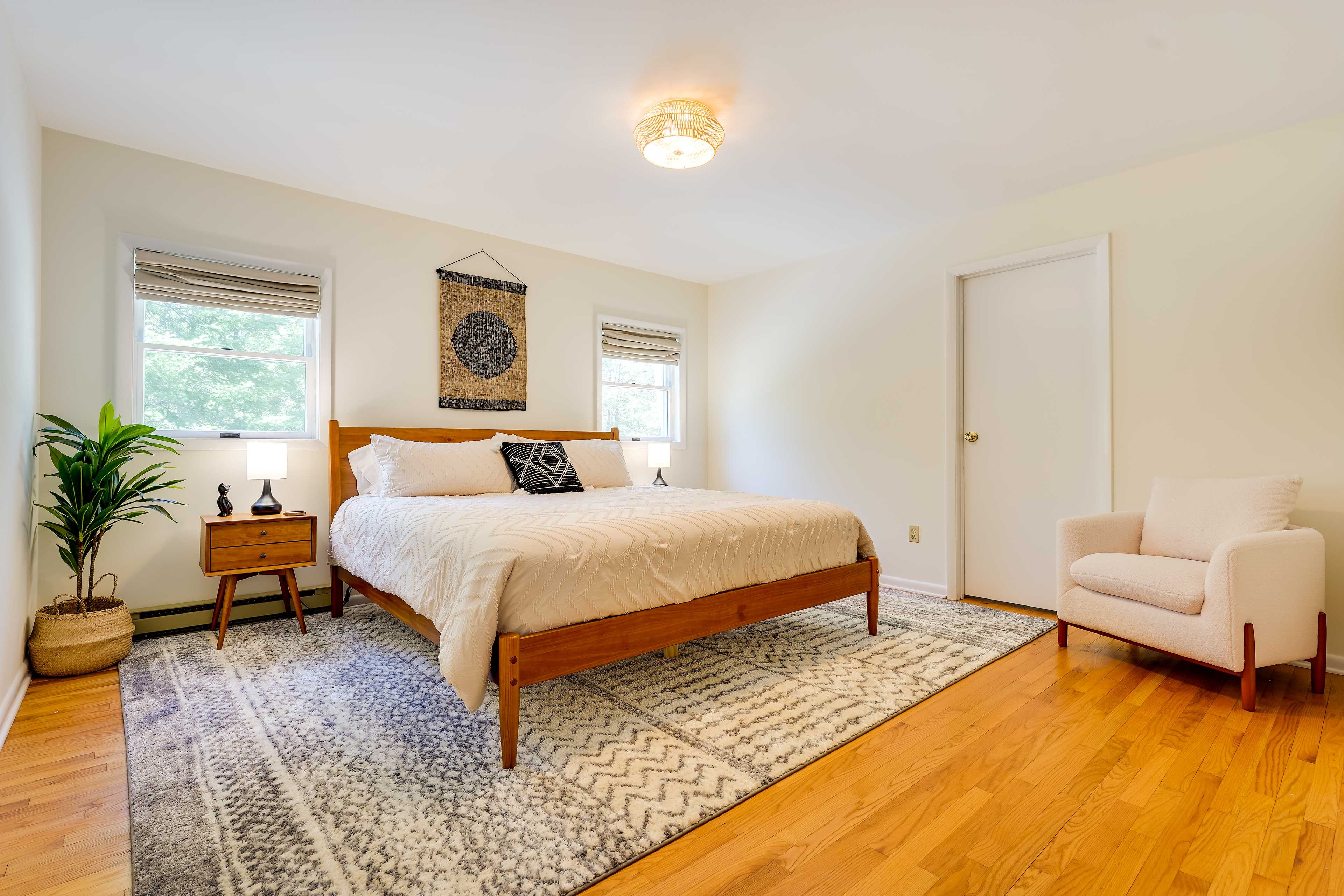 Bedroom 1 | King Bed | 1st Floor