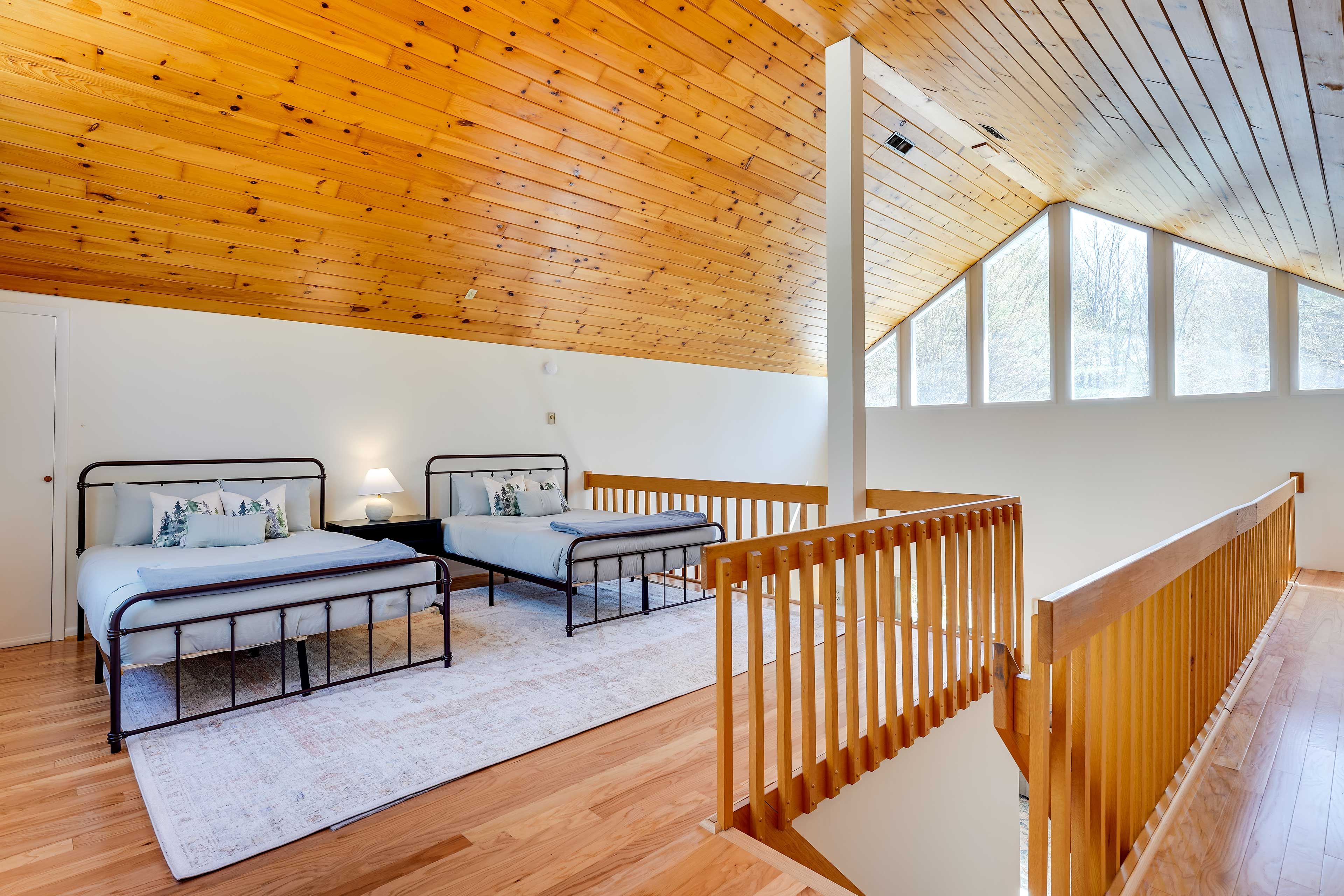 Loft | 2 Full Beds | Top Floor