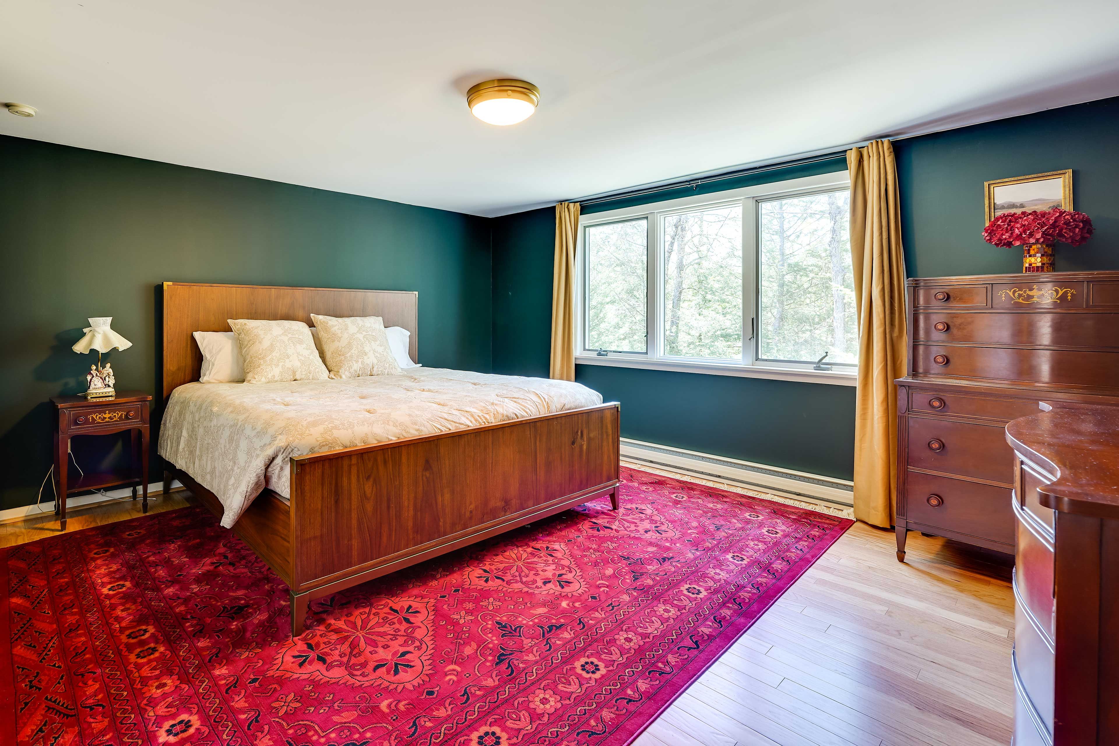 Bedroom 2 | King Bed | 1st Floor