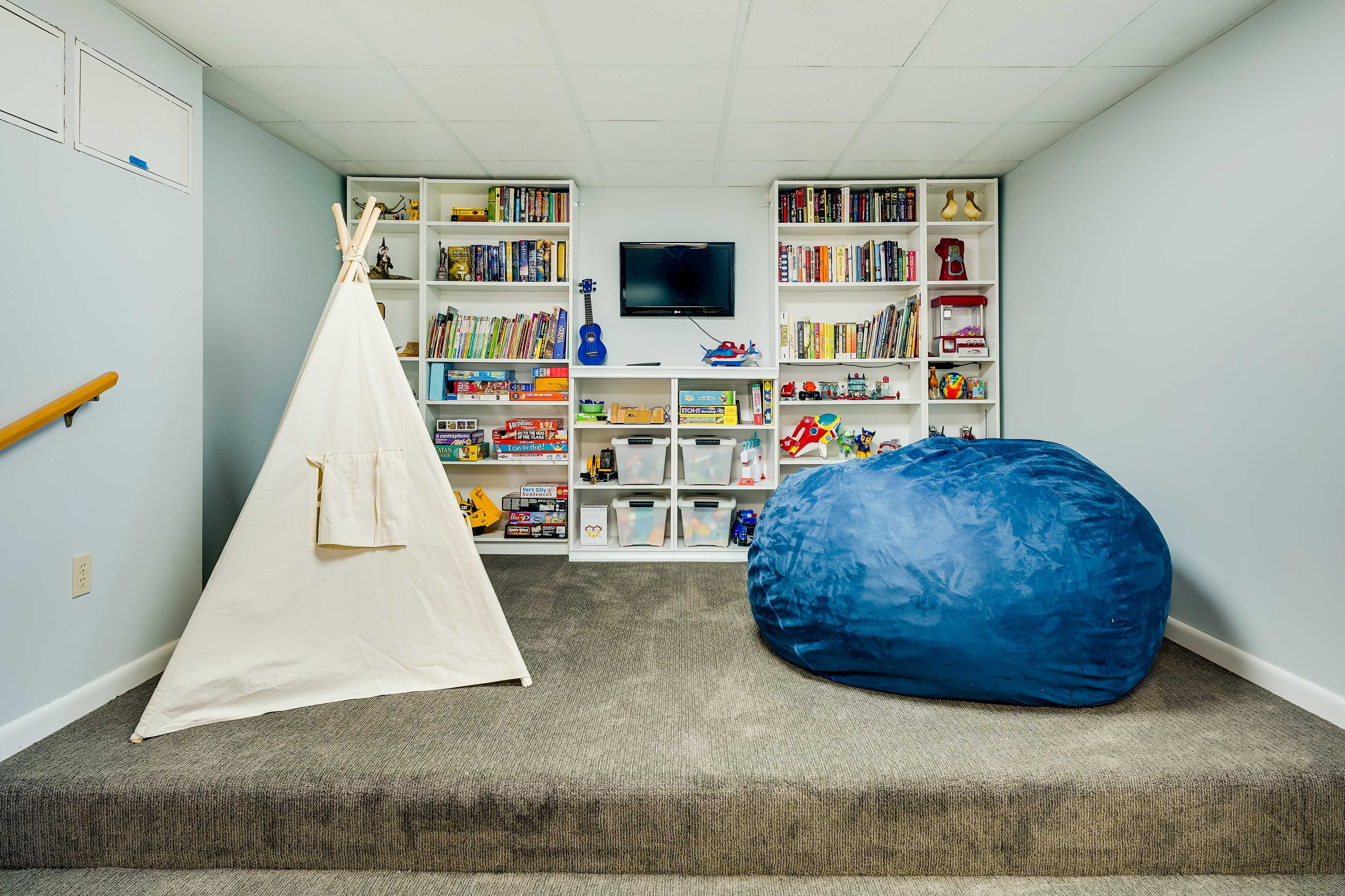 Bedroom 3 (Kids Room) | Smart TV