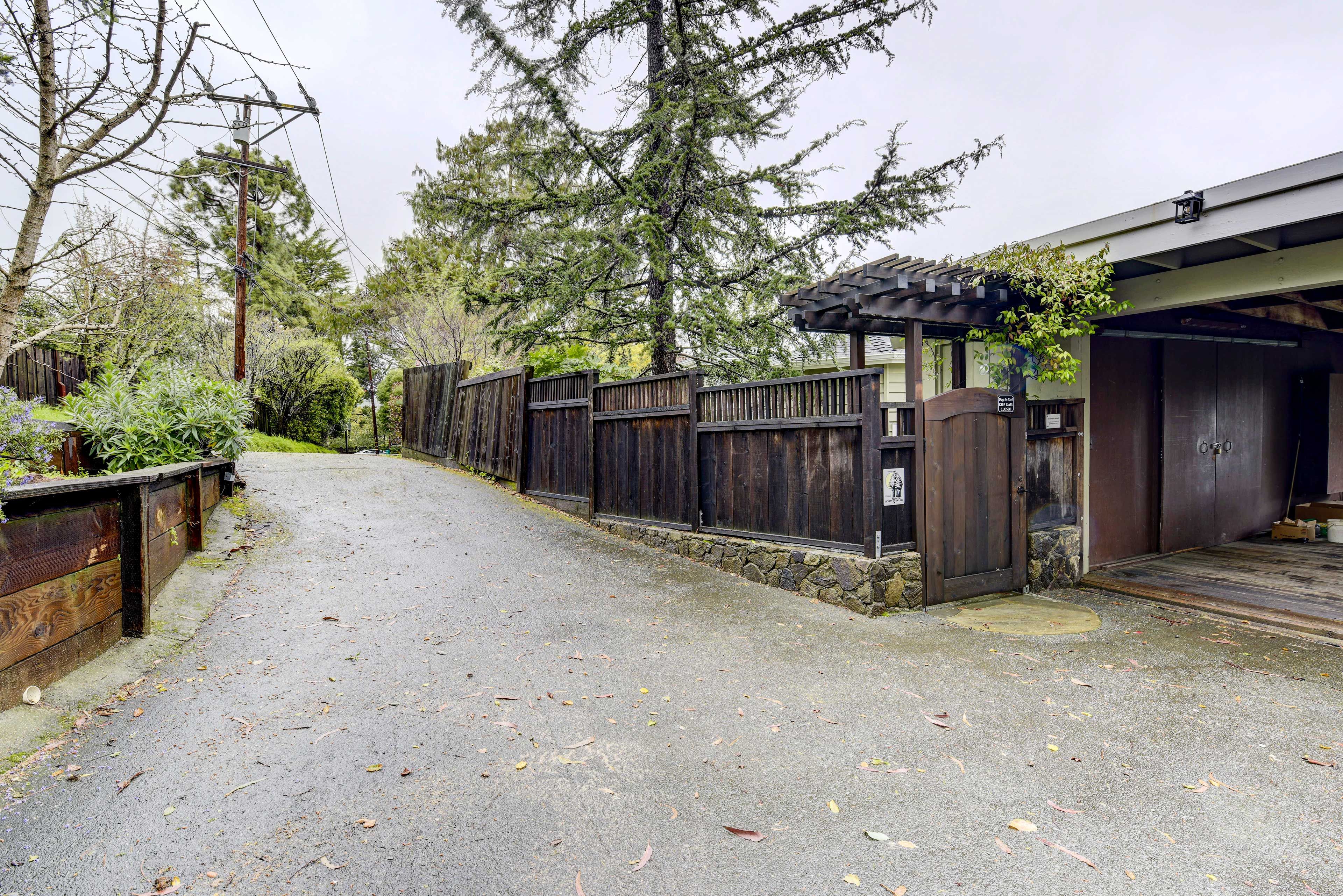 Parking | Driveway (1 Vehicle)