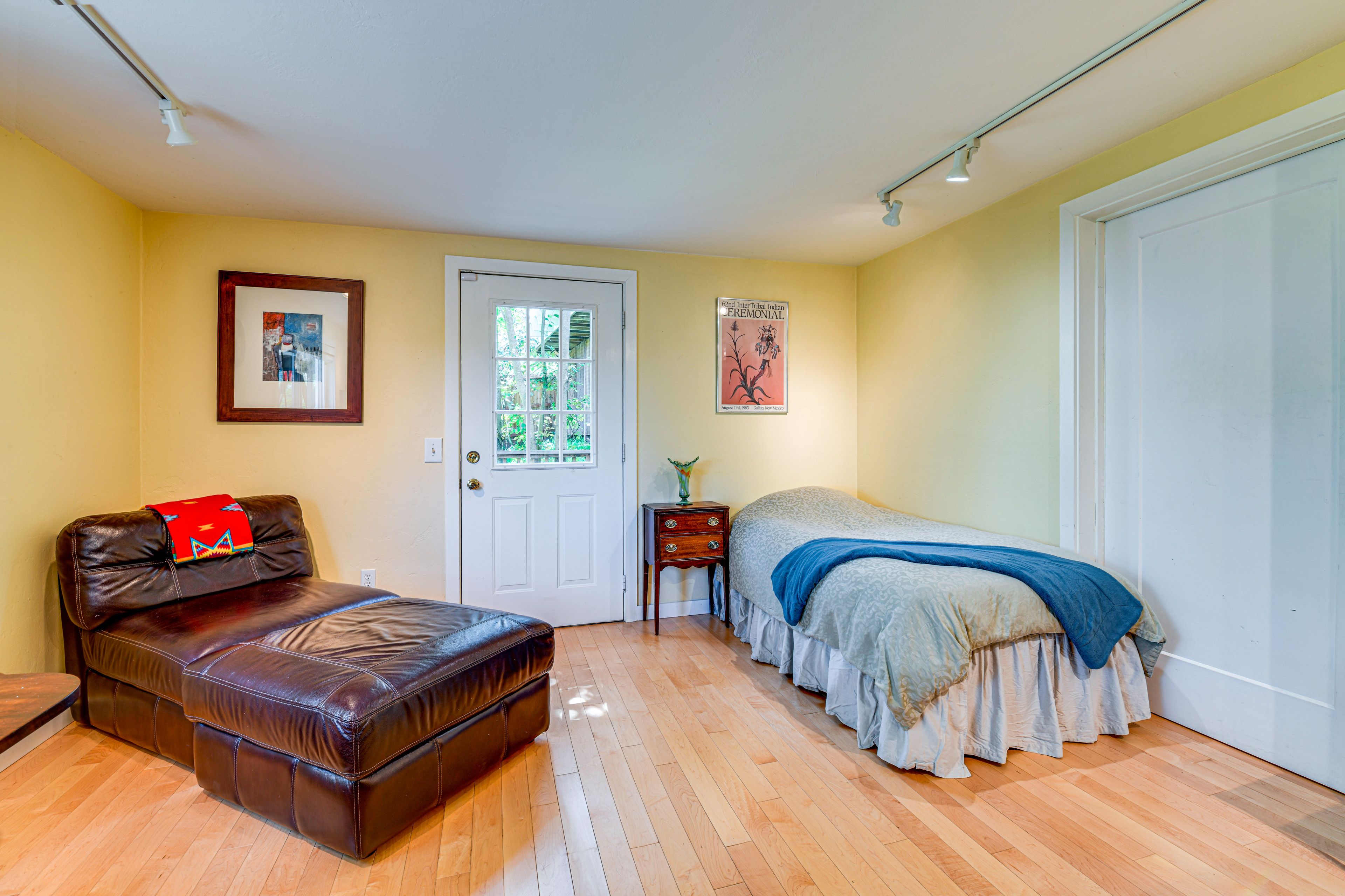 Living Room | Twin Bed