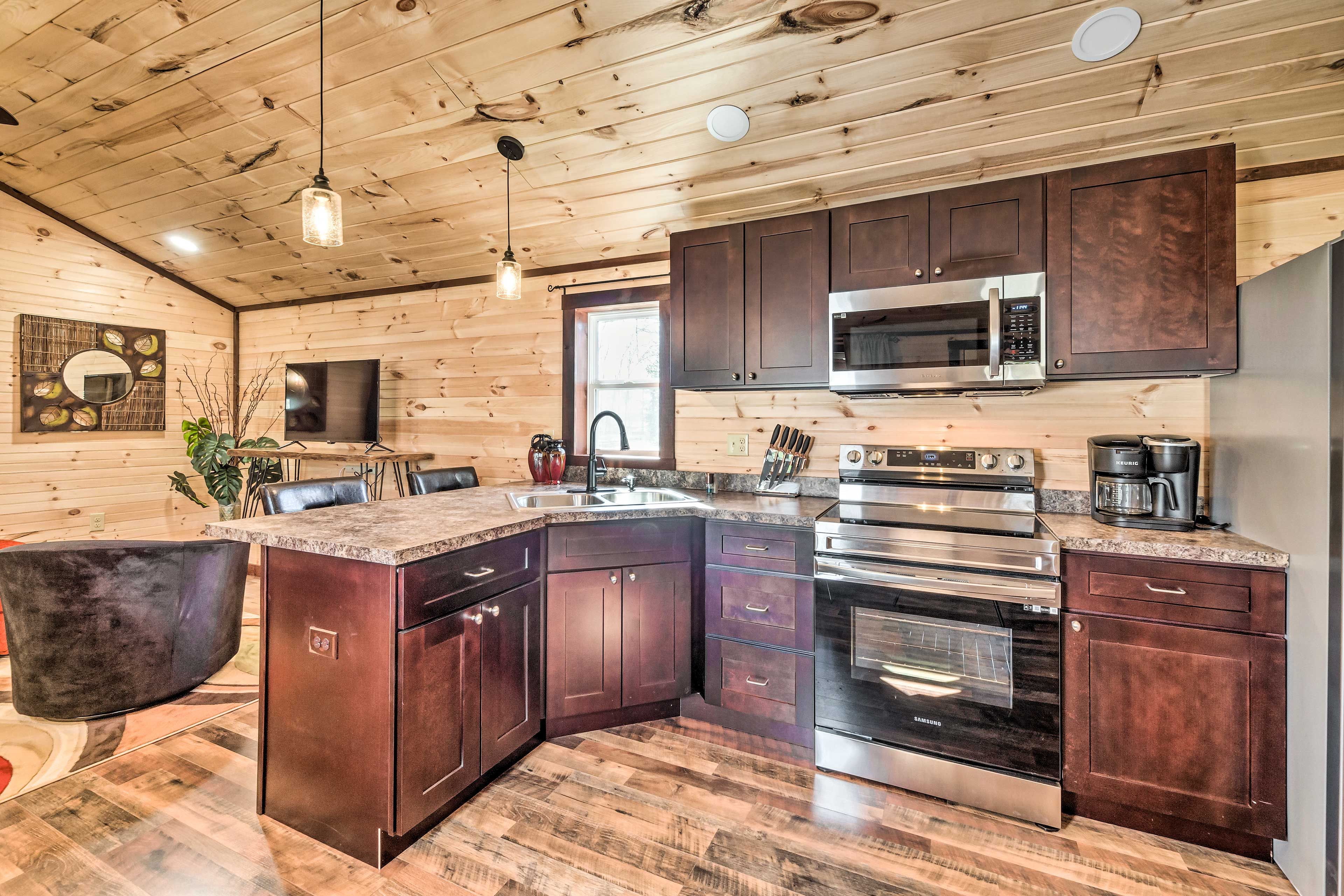 Kitchen | Keurig Coffee Maker | Trash Bags & Paper Towels Provided