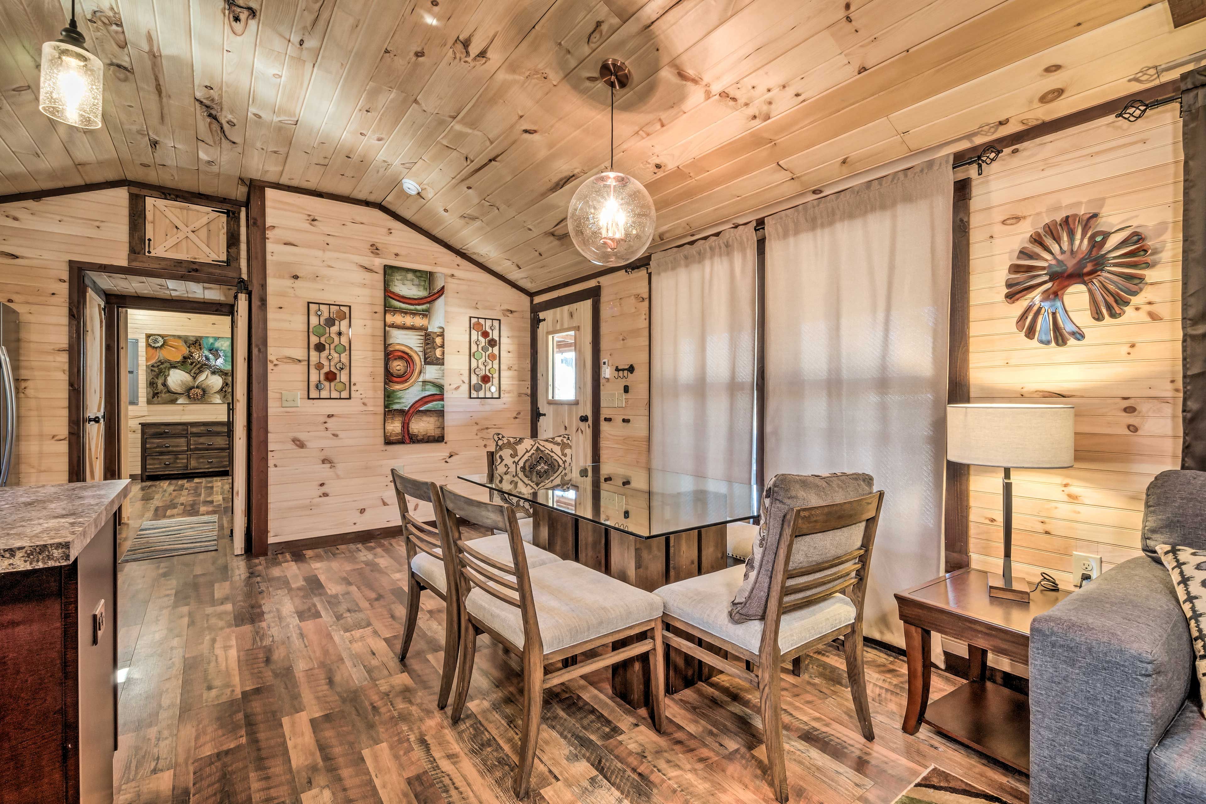 Dining Area | Dishware & Flatware Provided