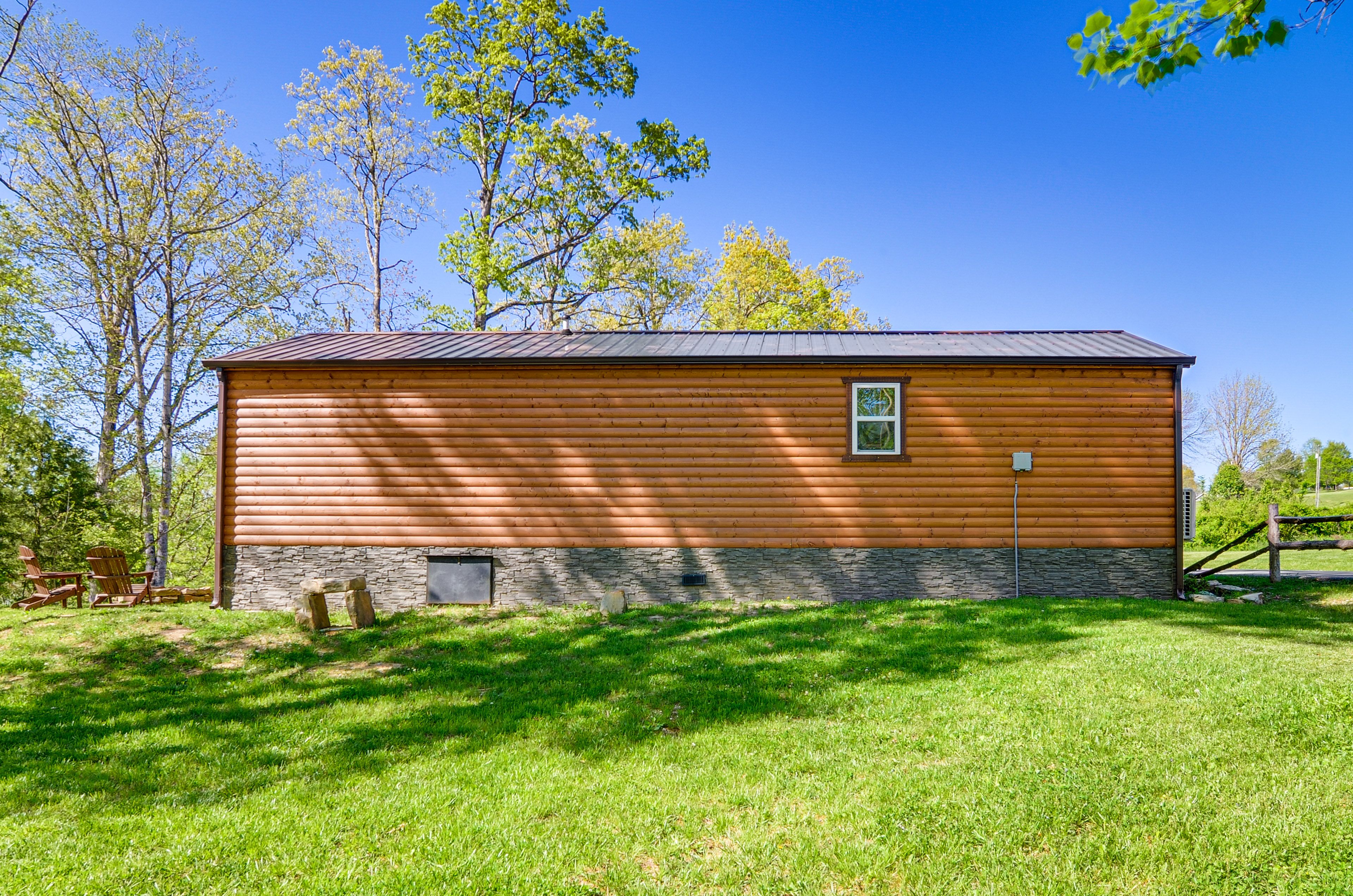 Property Exterior | Backyard | Outdoor Seating Area