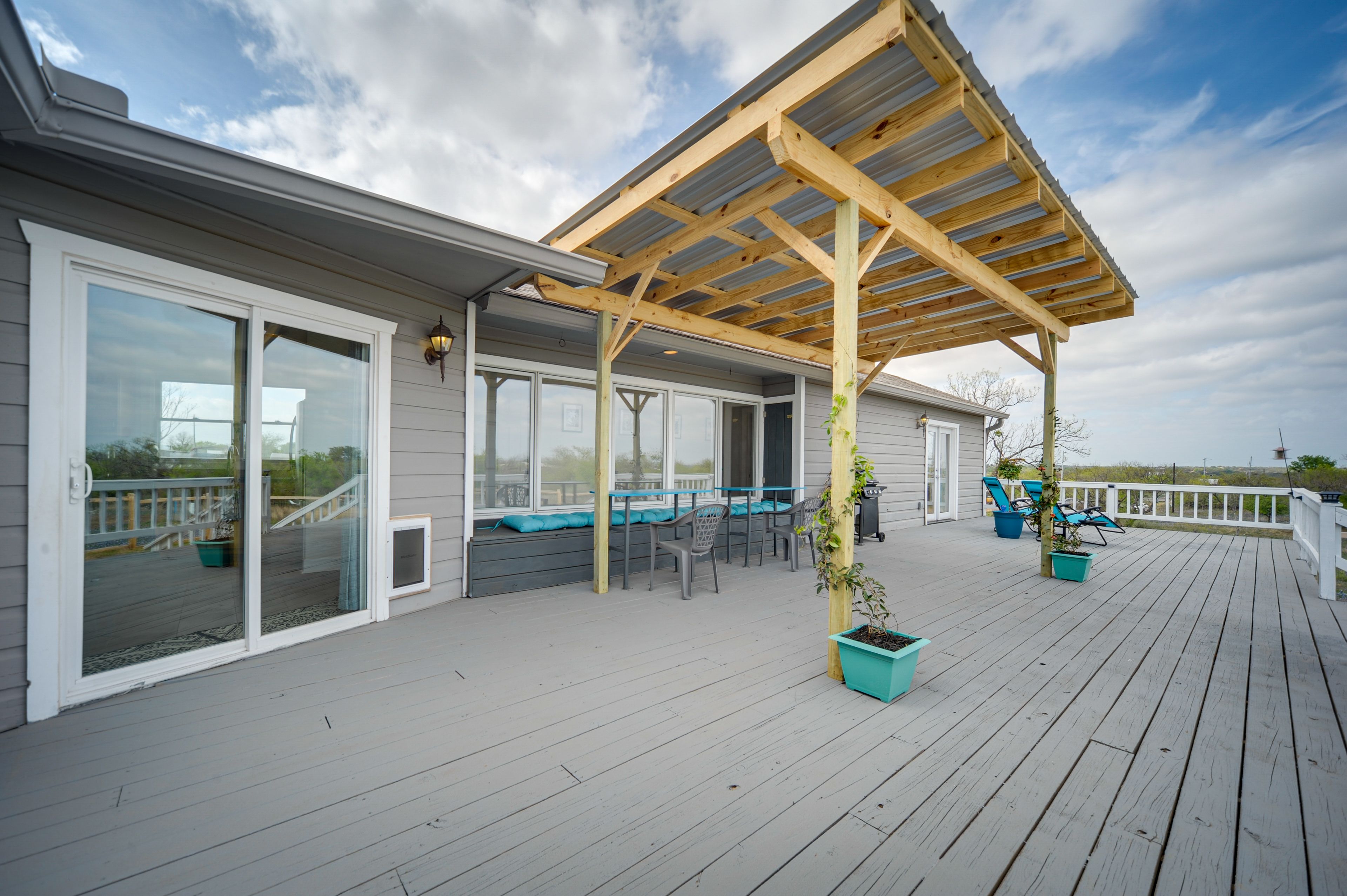 Deck | Gas Grill | Outdoor Seating & Dining