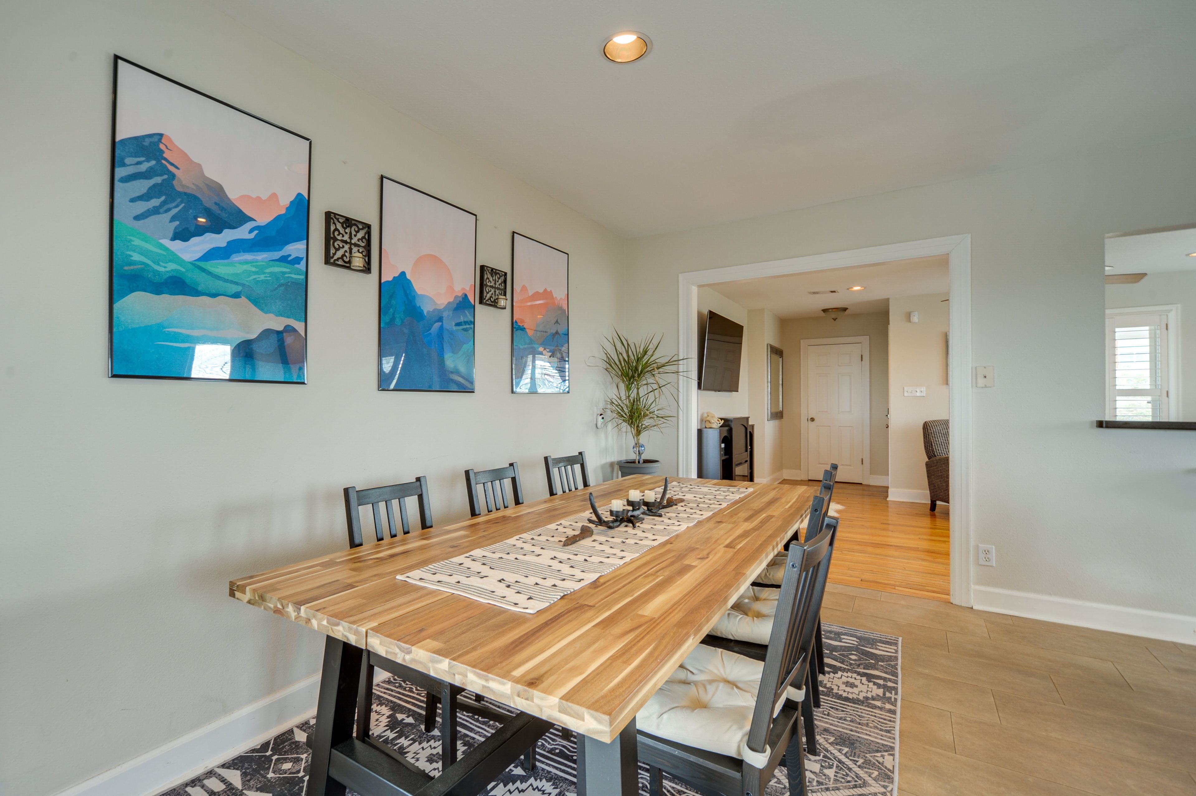 Dining Area | Dining Table | Dishware/Flatware