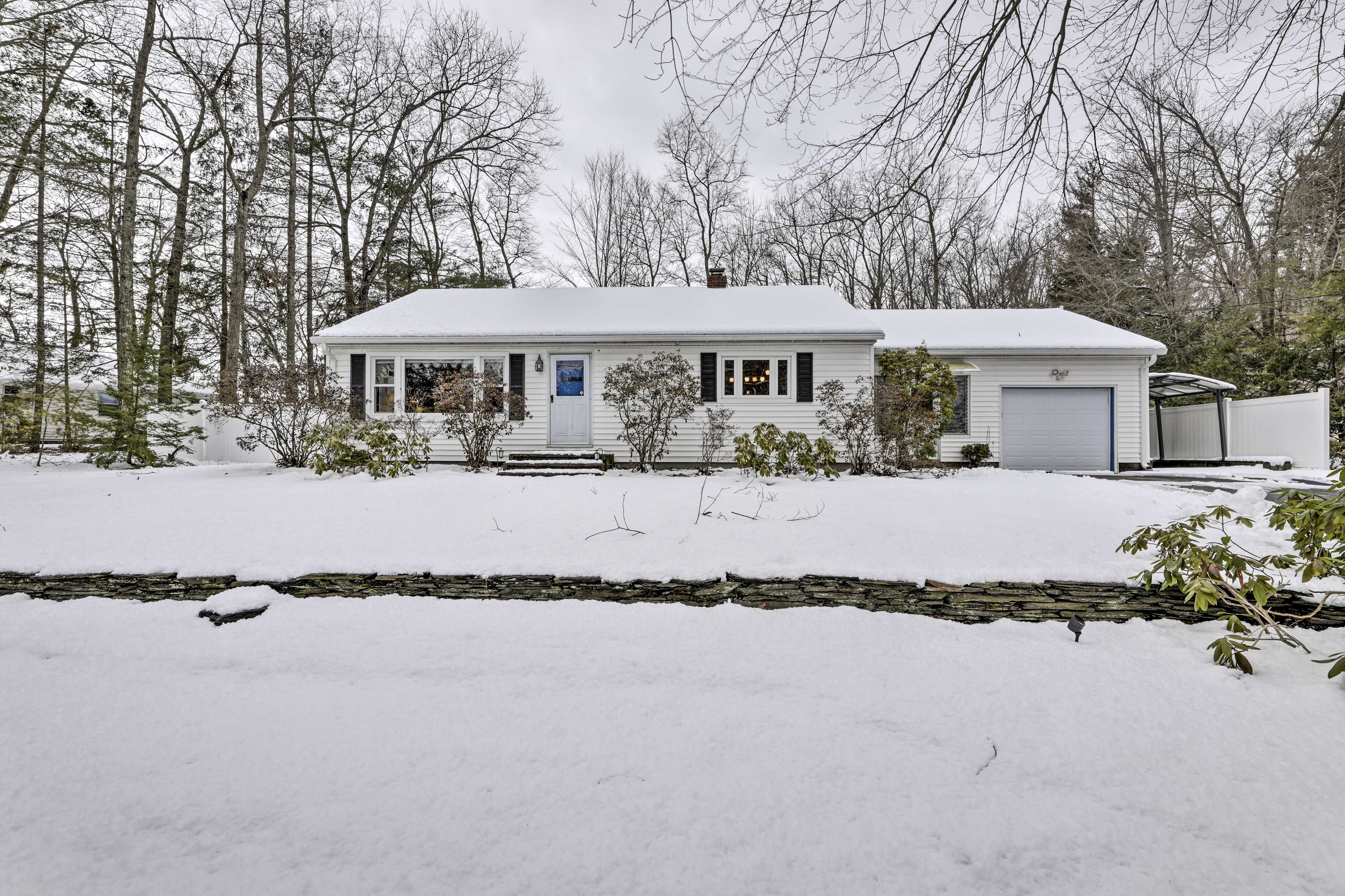 Property Exterior | Carport (1 Vehicle) | Driveway (2 Vehicles)