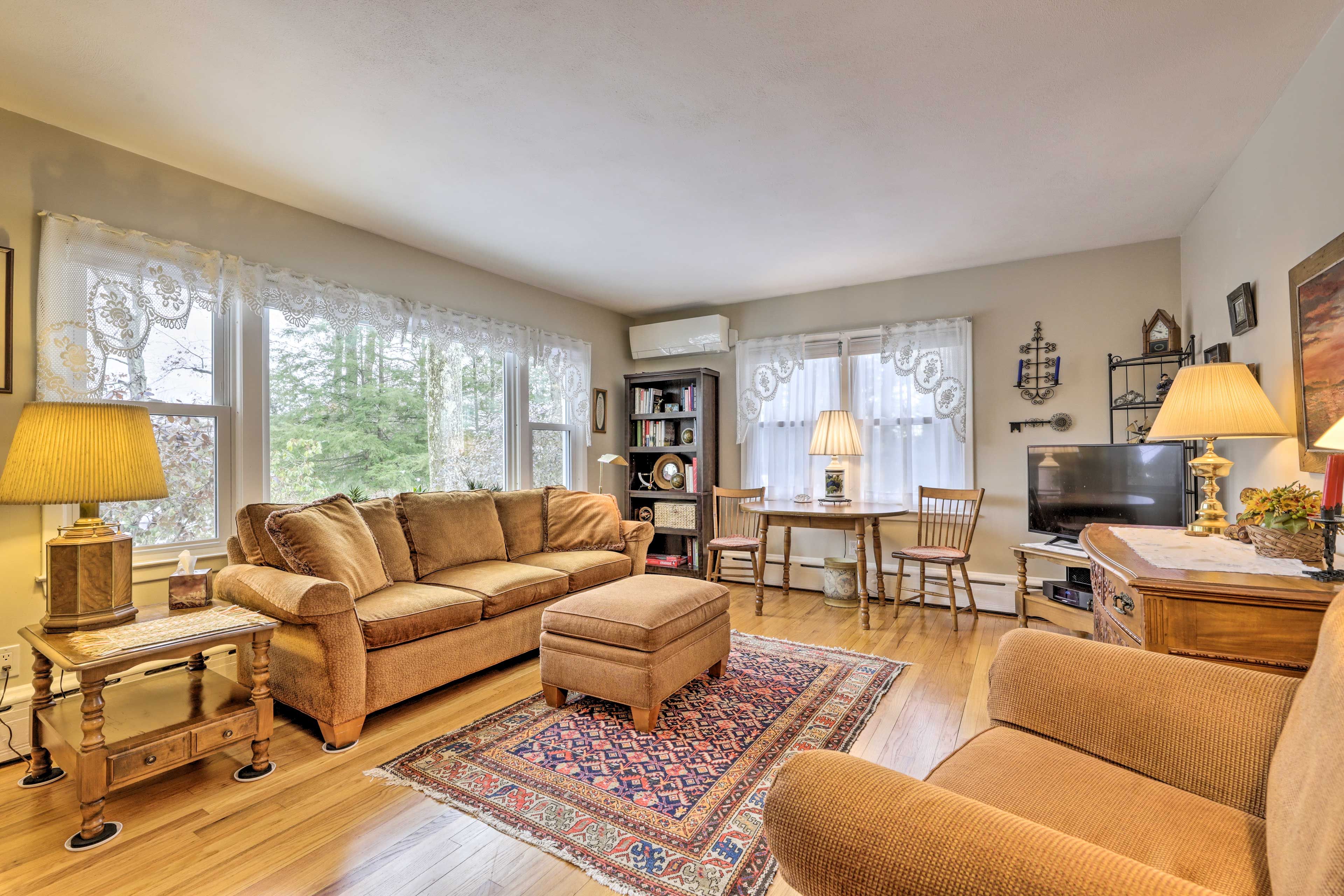 Living Room | Main Floor | Smart TV | Free WiFi | Window A/C Unit | Central Heat