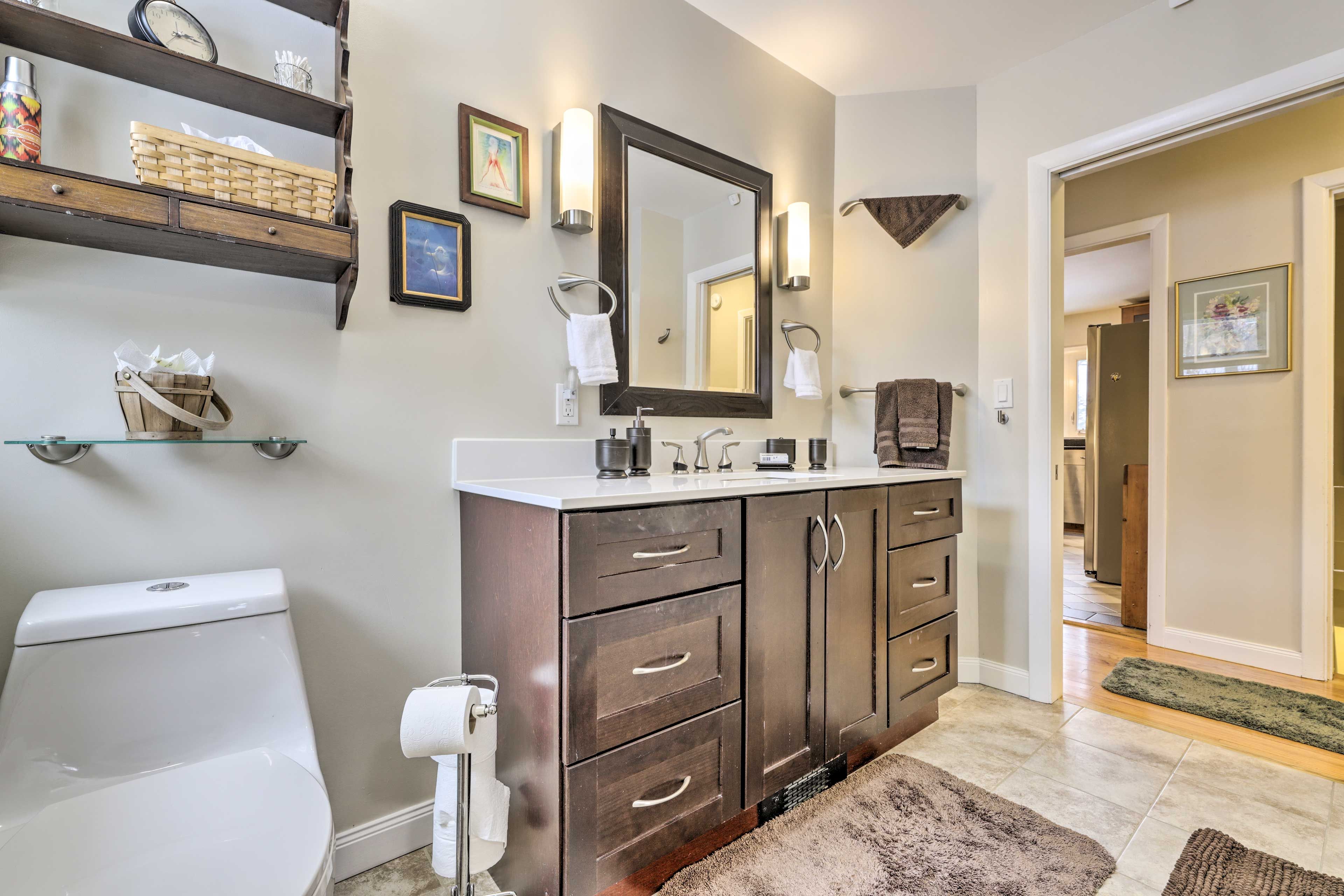 Jack & Jill Bathroom | Main Floor | Complimentary Toiletries | Hair Dryer