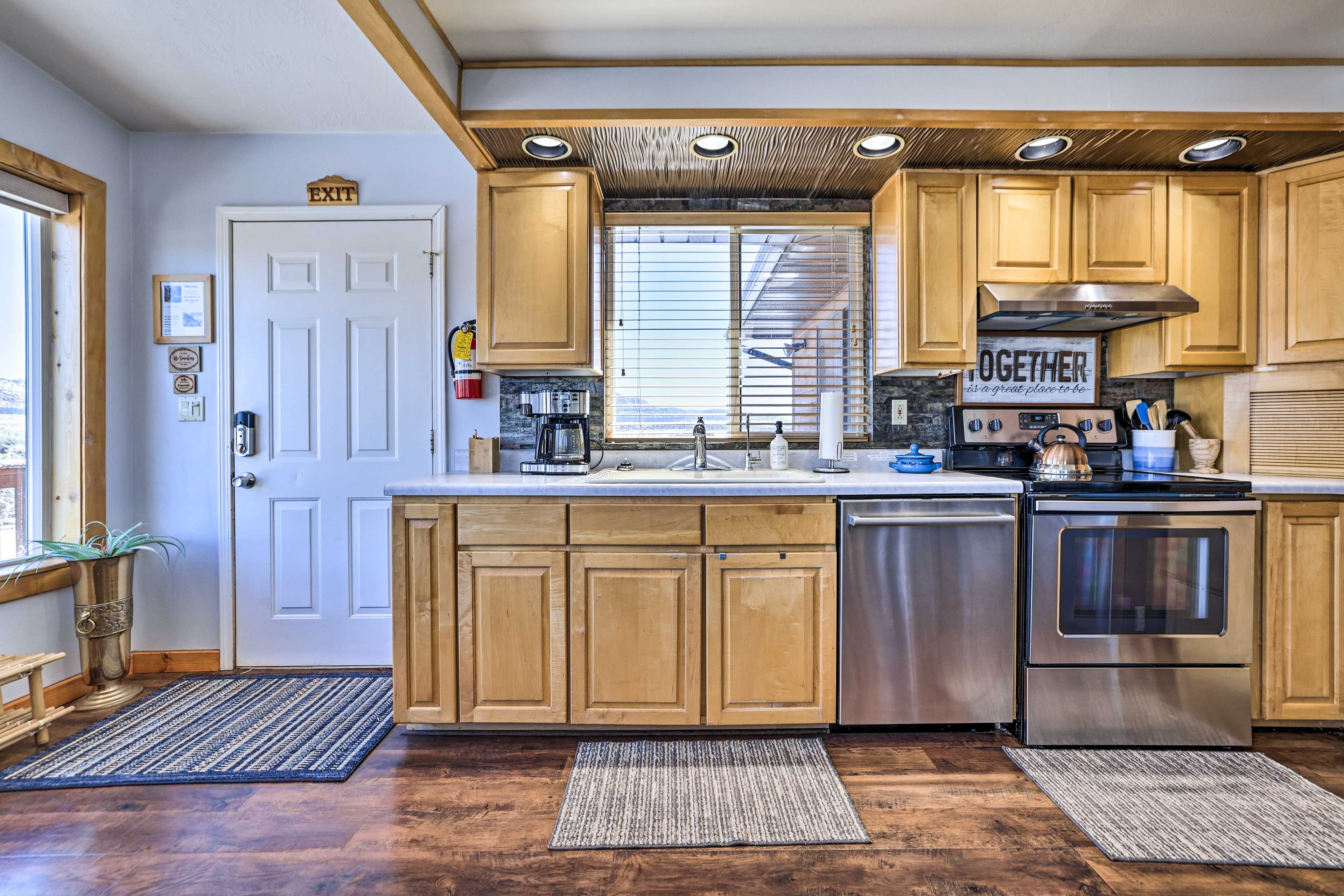 Kitchen | Cooking Basics | Coffee Maker | Paper Towels/Trash Bags Provided
