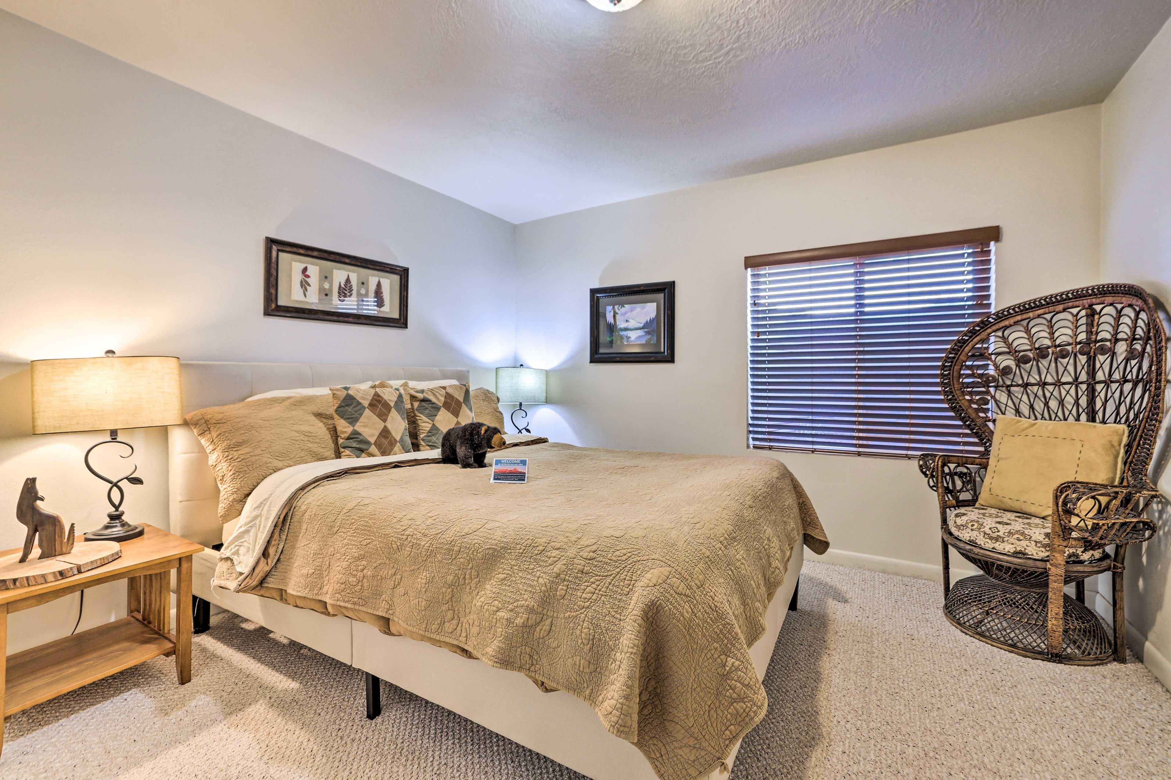 Bedroom 3 | Queen Bed