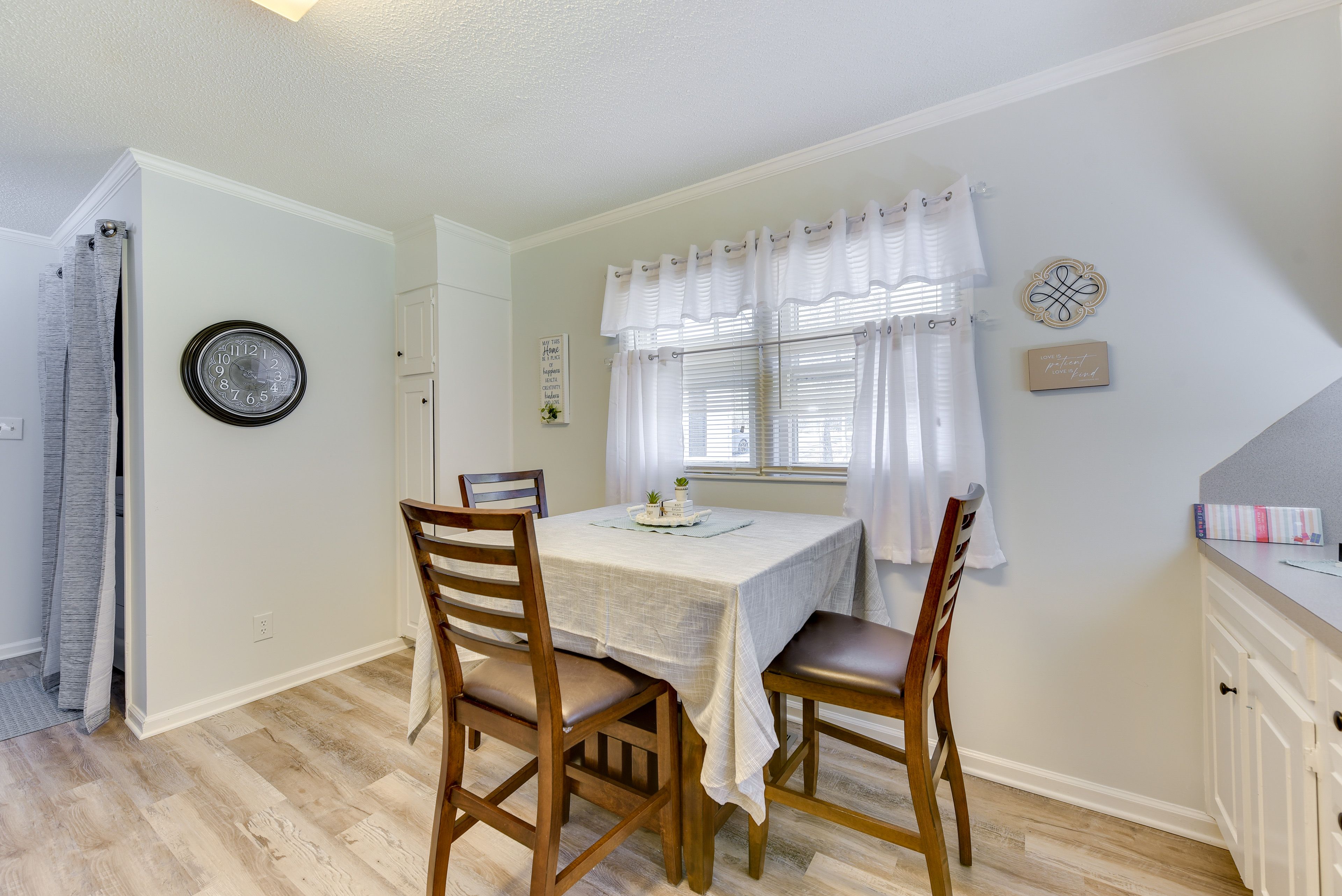 Dining Area | Dishware Provided | Central A/C | High Chair