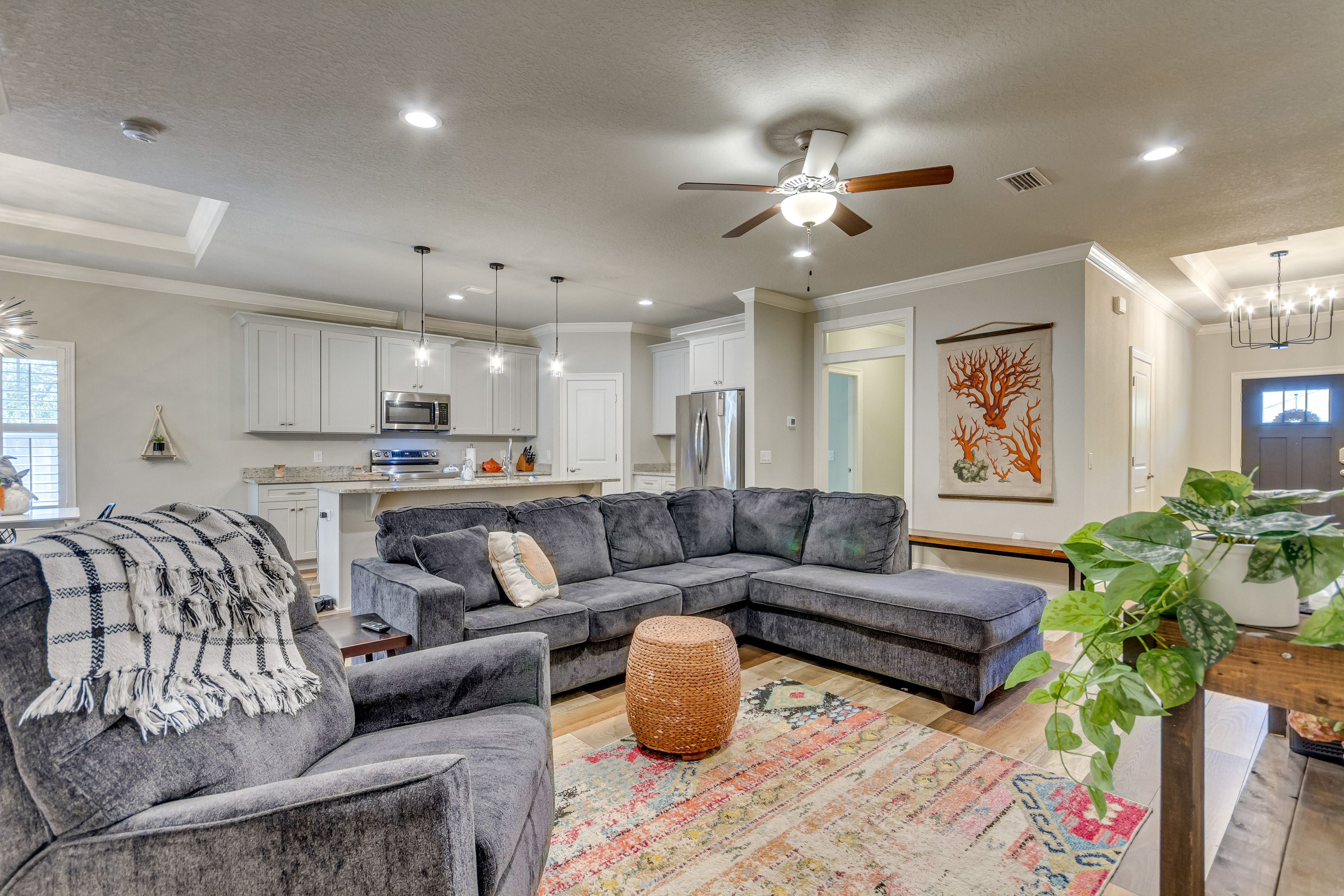Navarre Vacation Rental | 3BR | 2BA | 1,700 Sq Ft | 1 Small Step to Enter