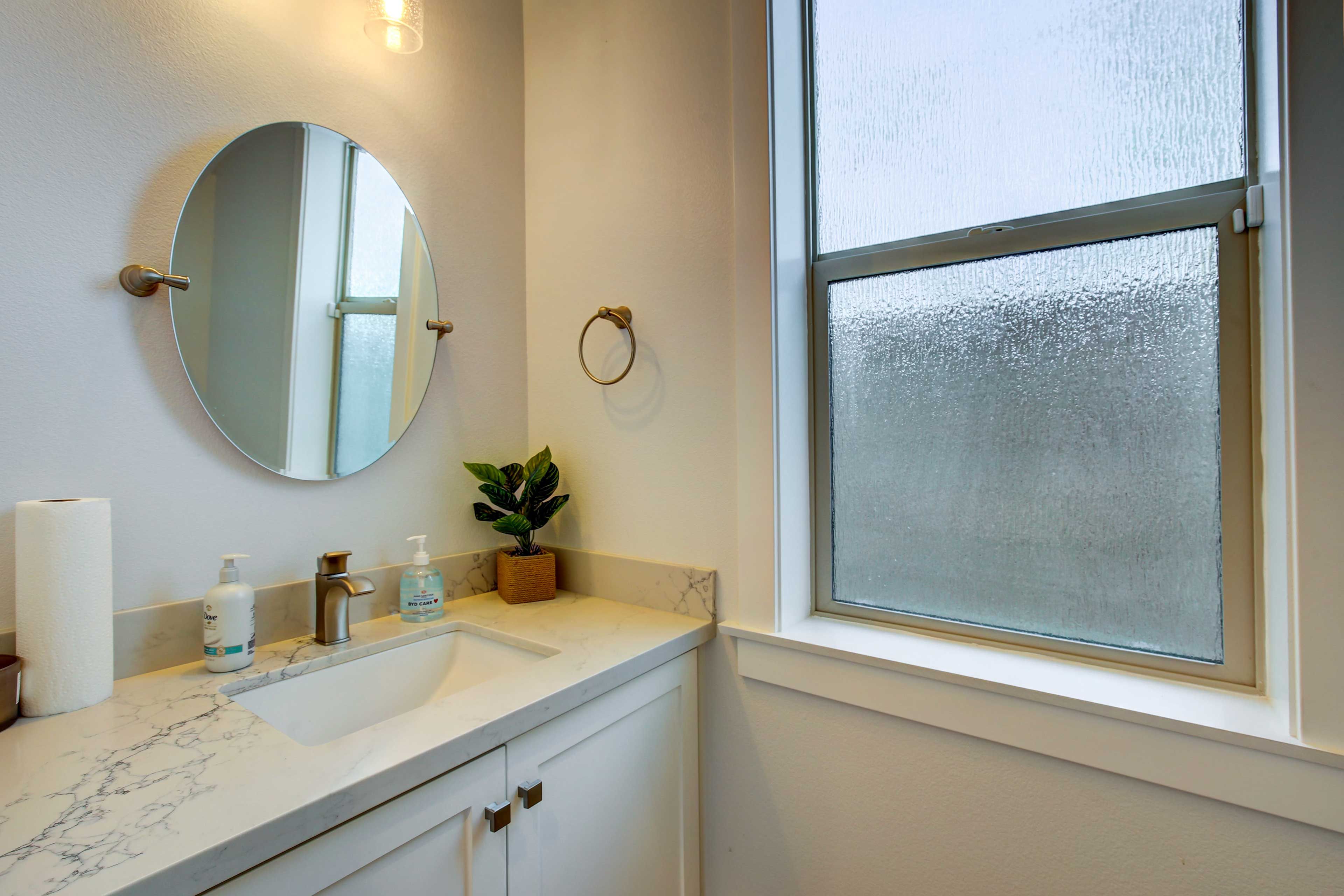Half Bathroom | 1st Floor