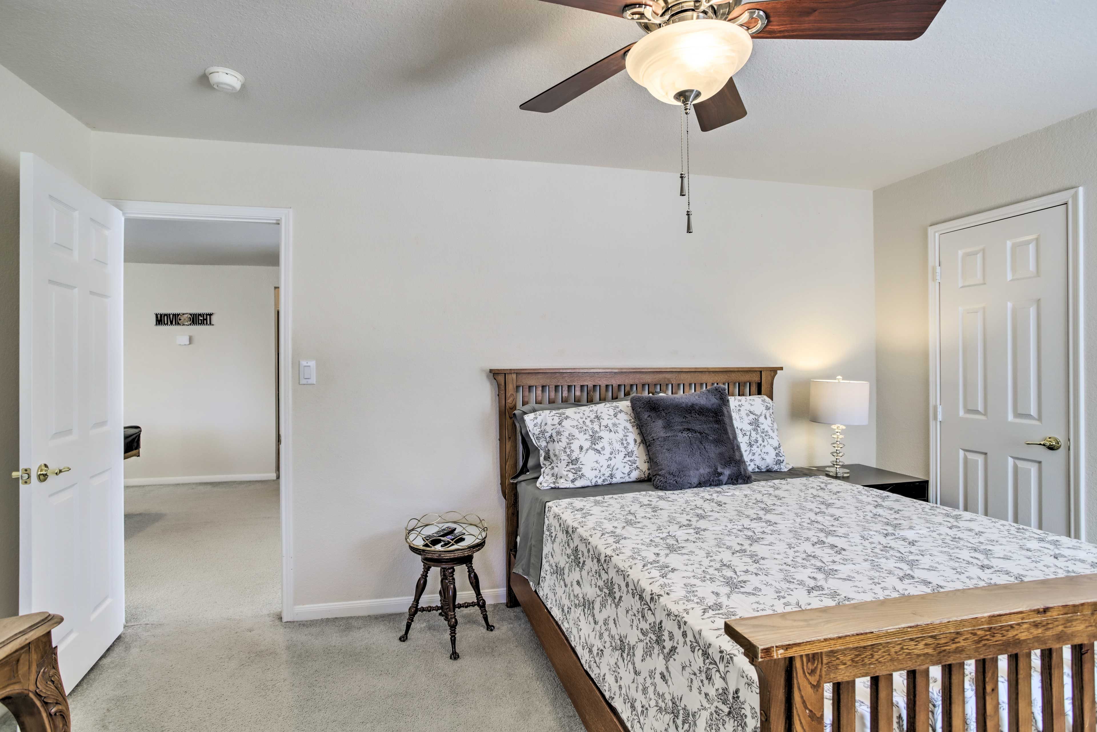 Bedroom 2 | Queen Bed | Smart TV
