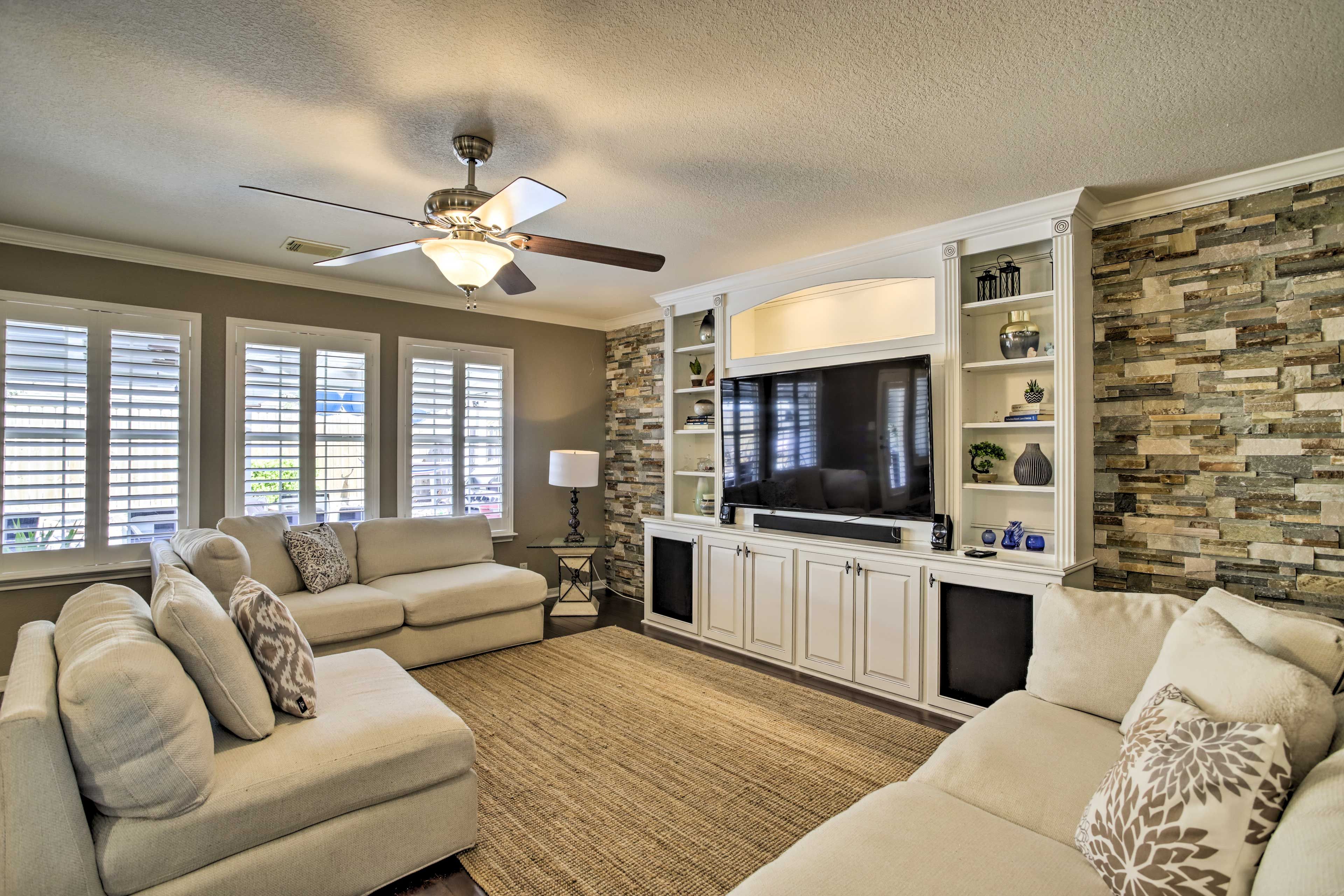 Living Area | Smart TV