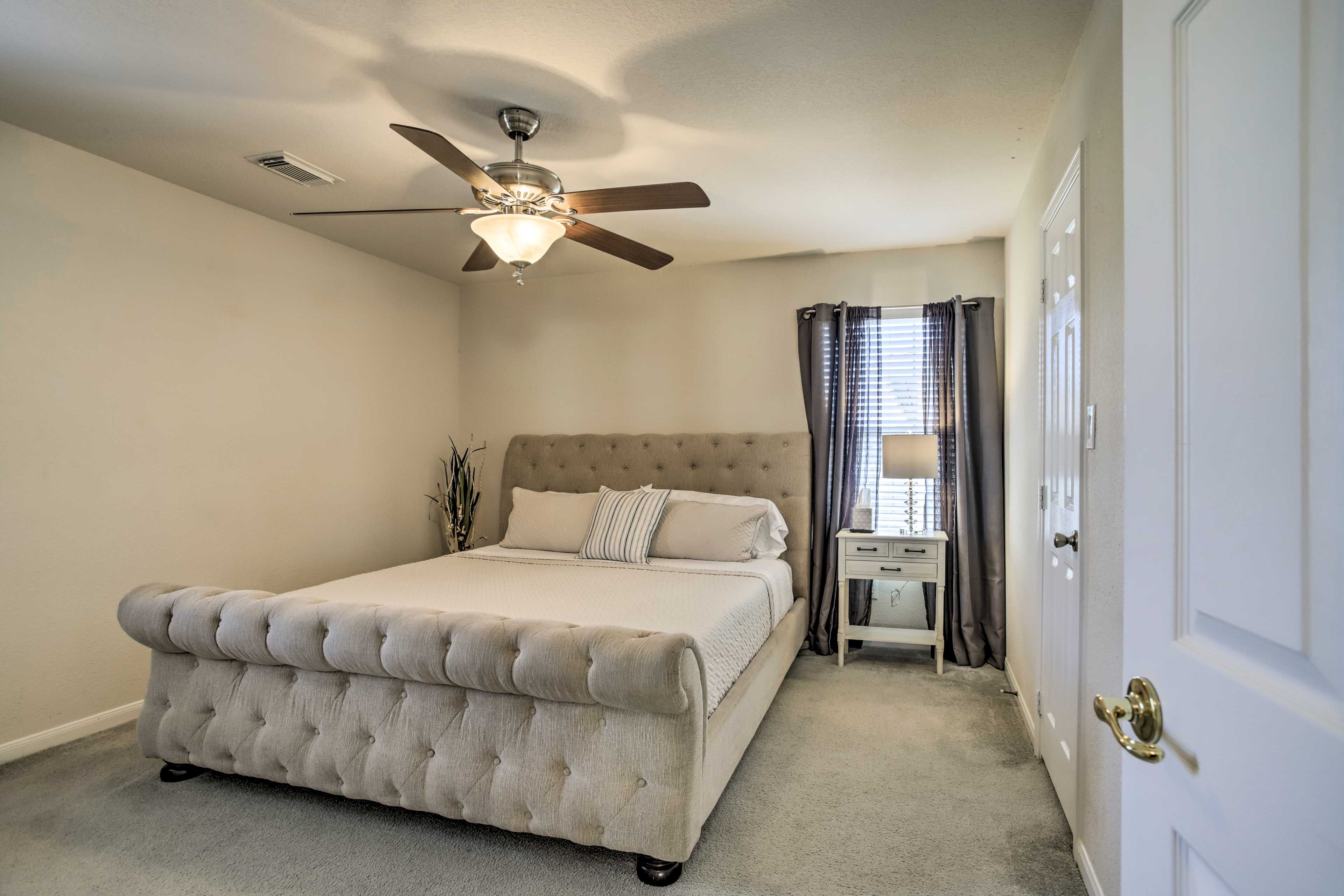 Bedroom 1 | King Bed | Smart TV