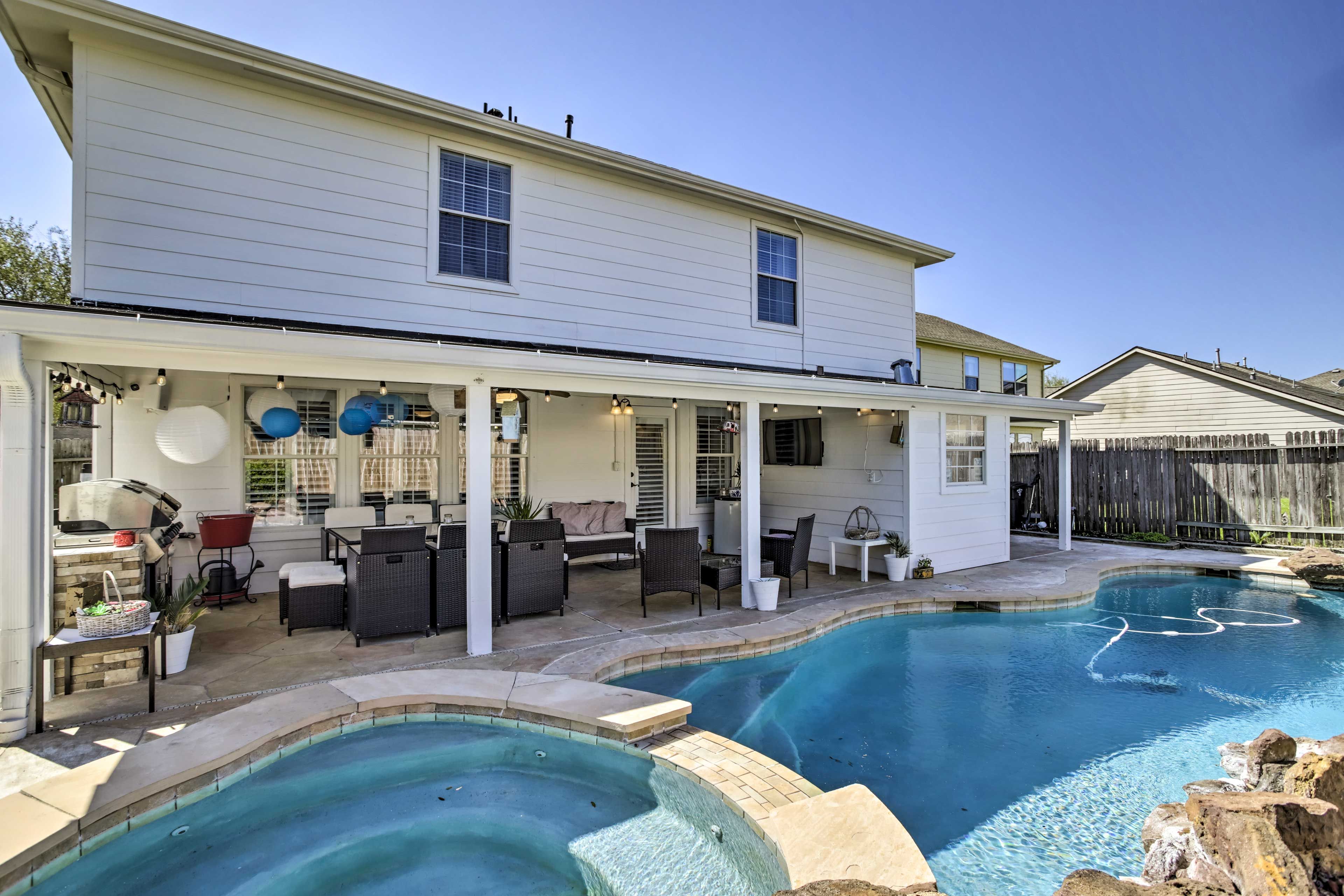Patio | Pool | Smart TV | Grill | Hammock