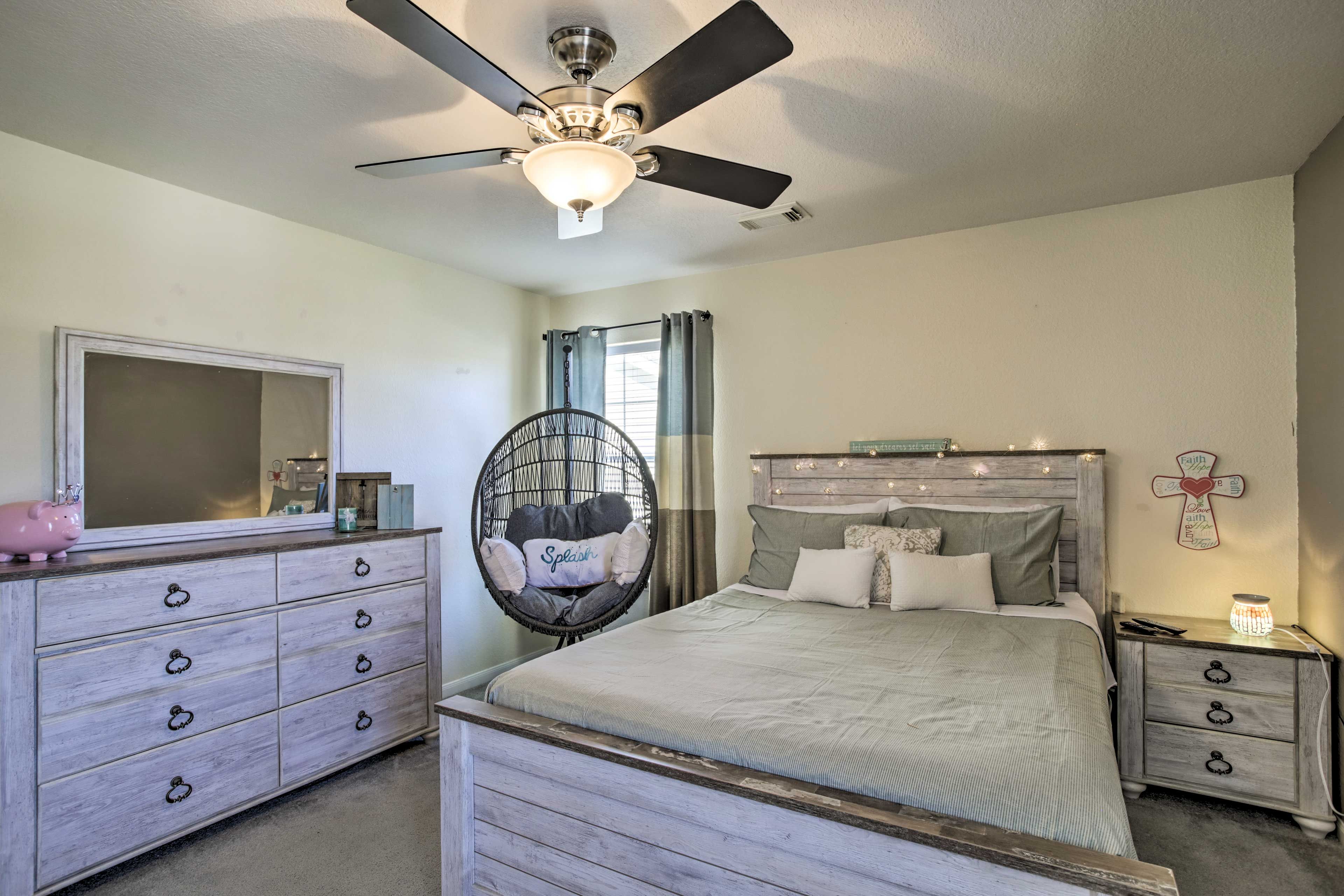 Bedroom 3 | Queen Bed