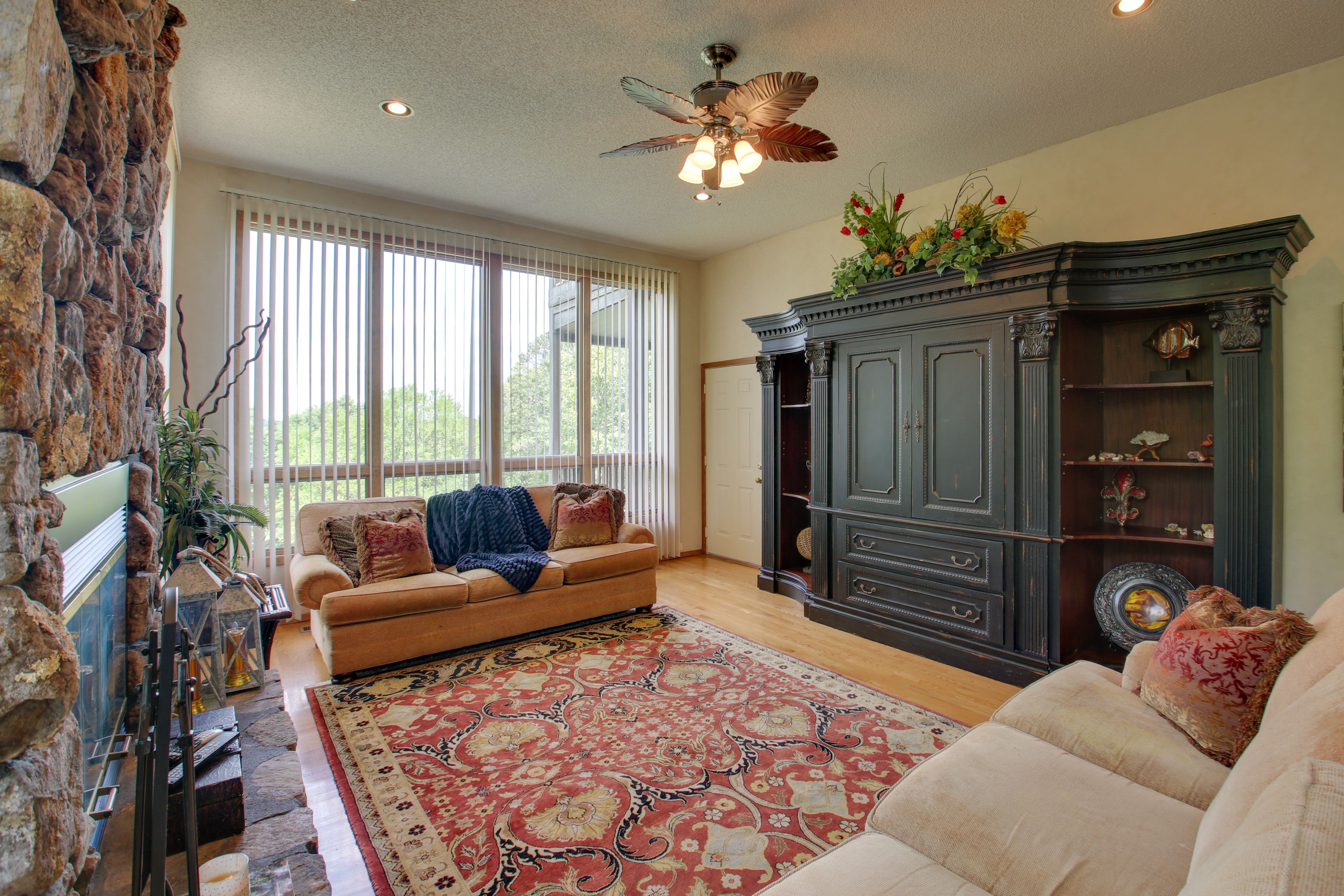 Living Room | Central Heating & A/C | Smart TV | Free WiFi