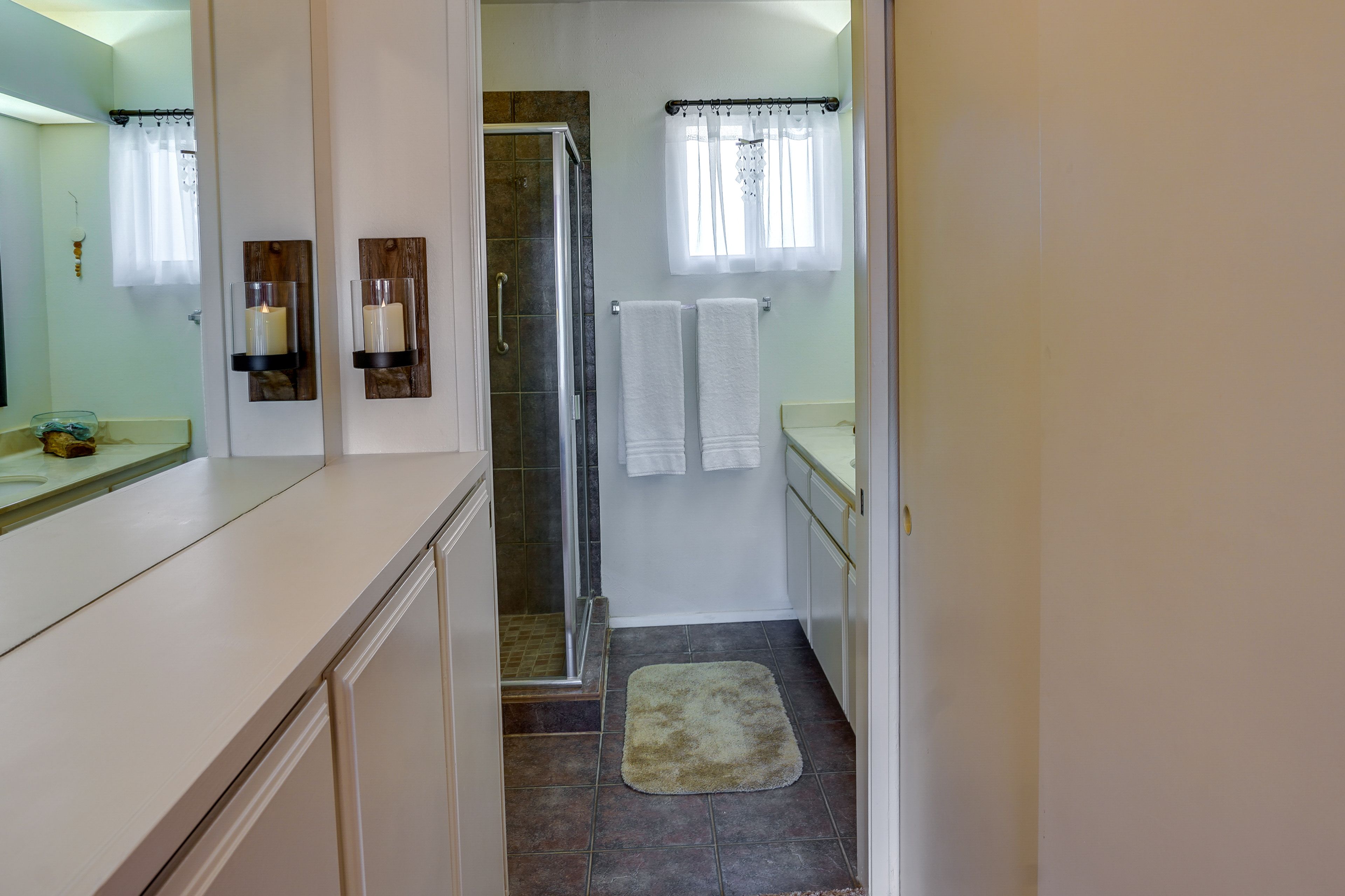 Full Bathroom | Towels Provided | Grab Rails in Shower