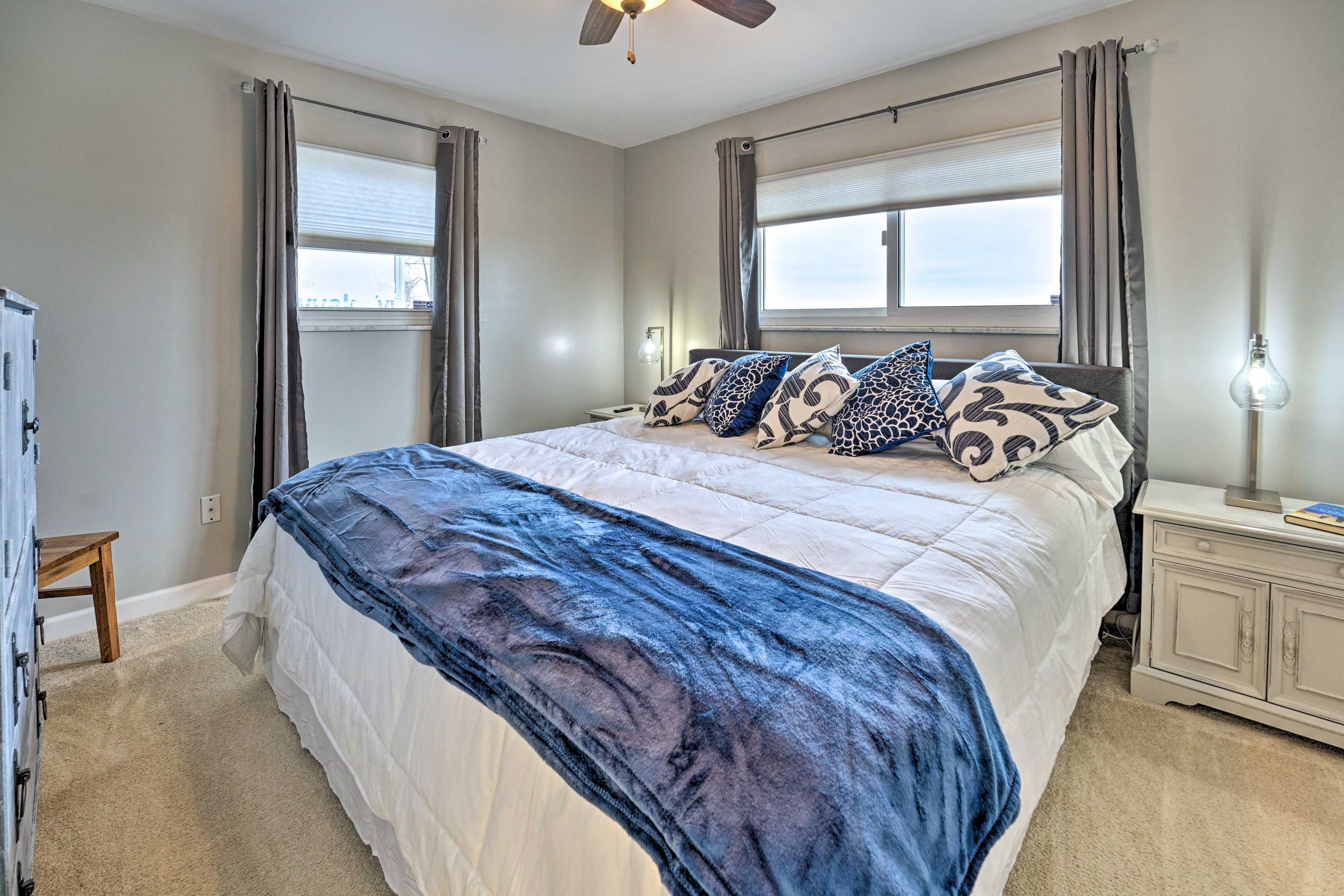 Bedroom 1 | King Bed