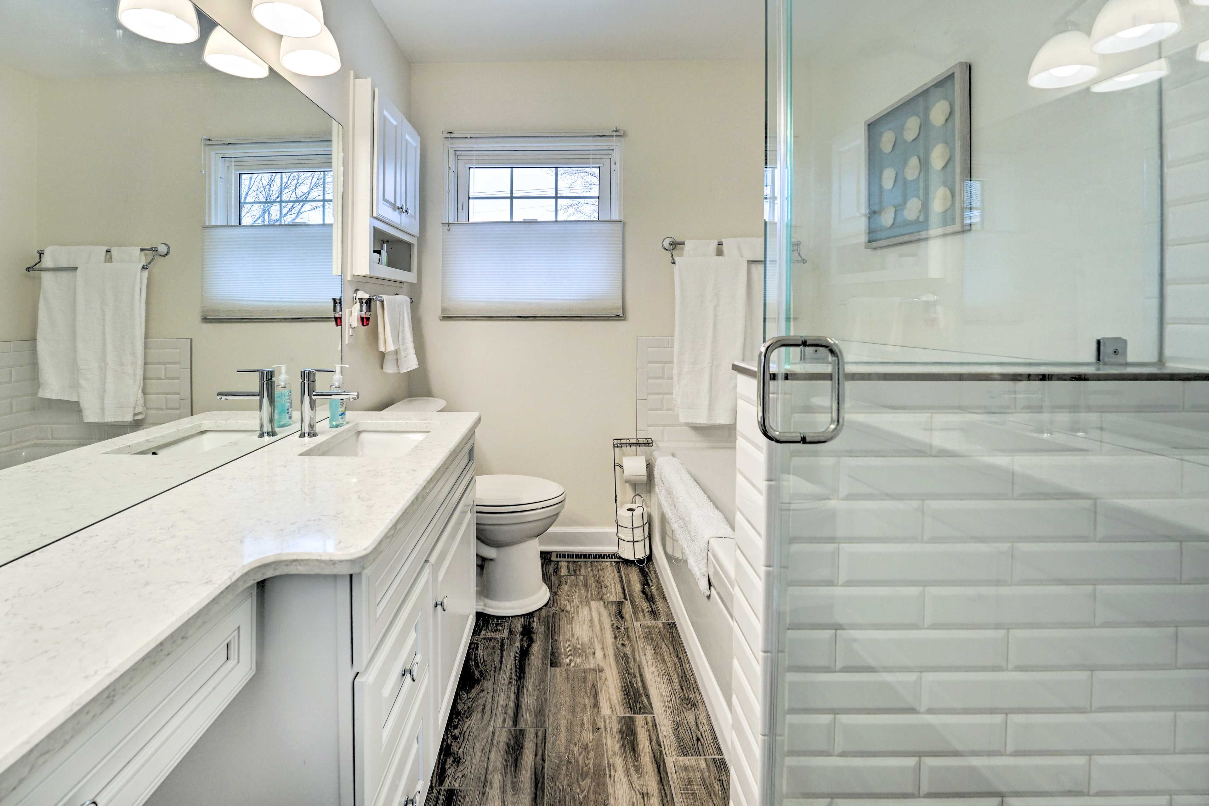 Full Bathroom | Complimentary Toiletries