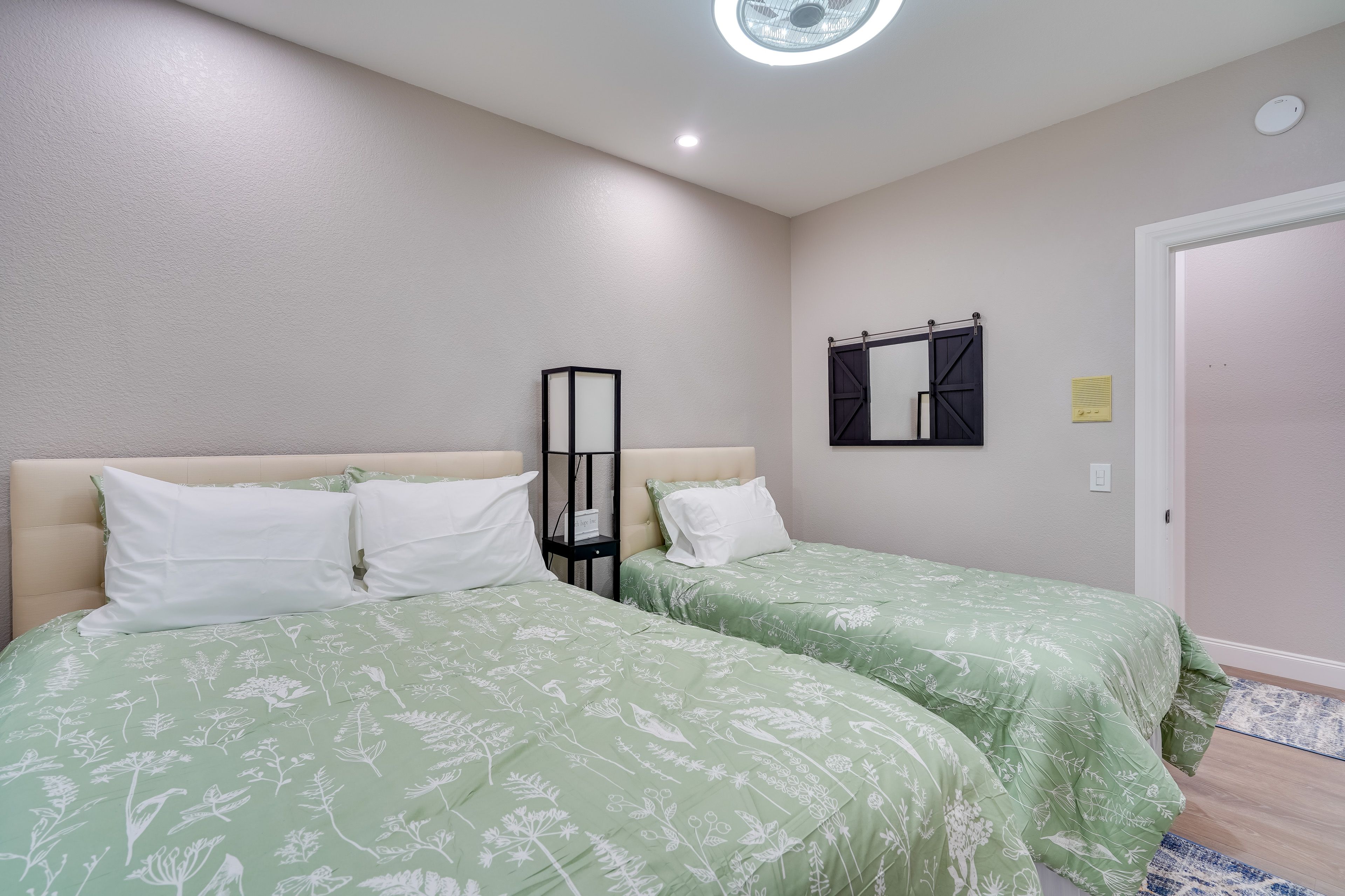 Bedroom 2 | Queen Bed | Twin Bed