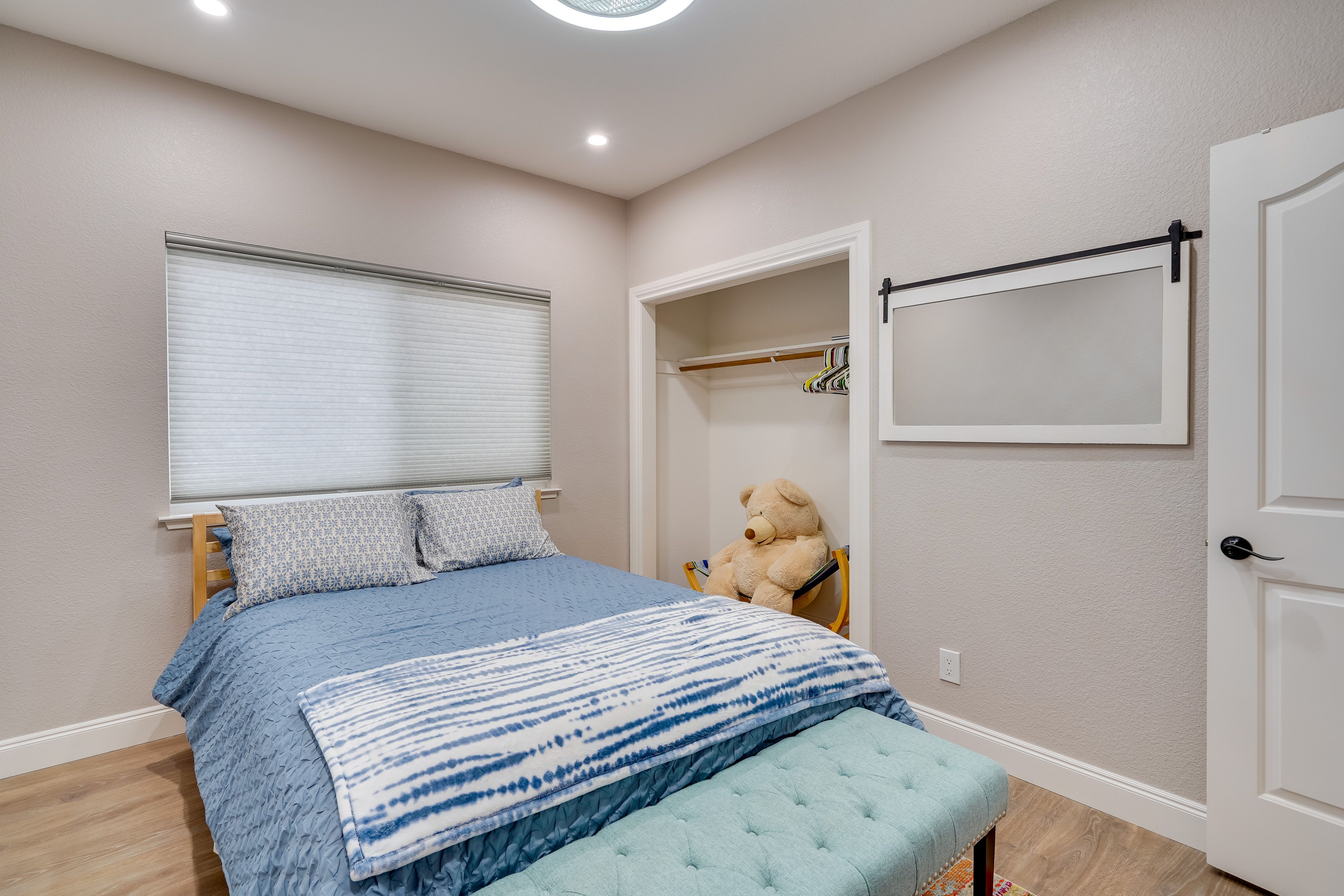 Bedroom 4 | Queen Bed