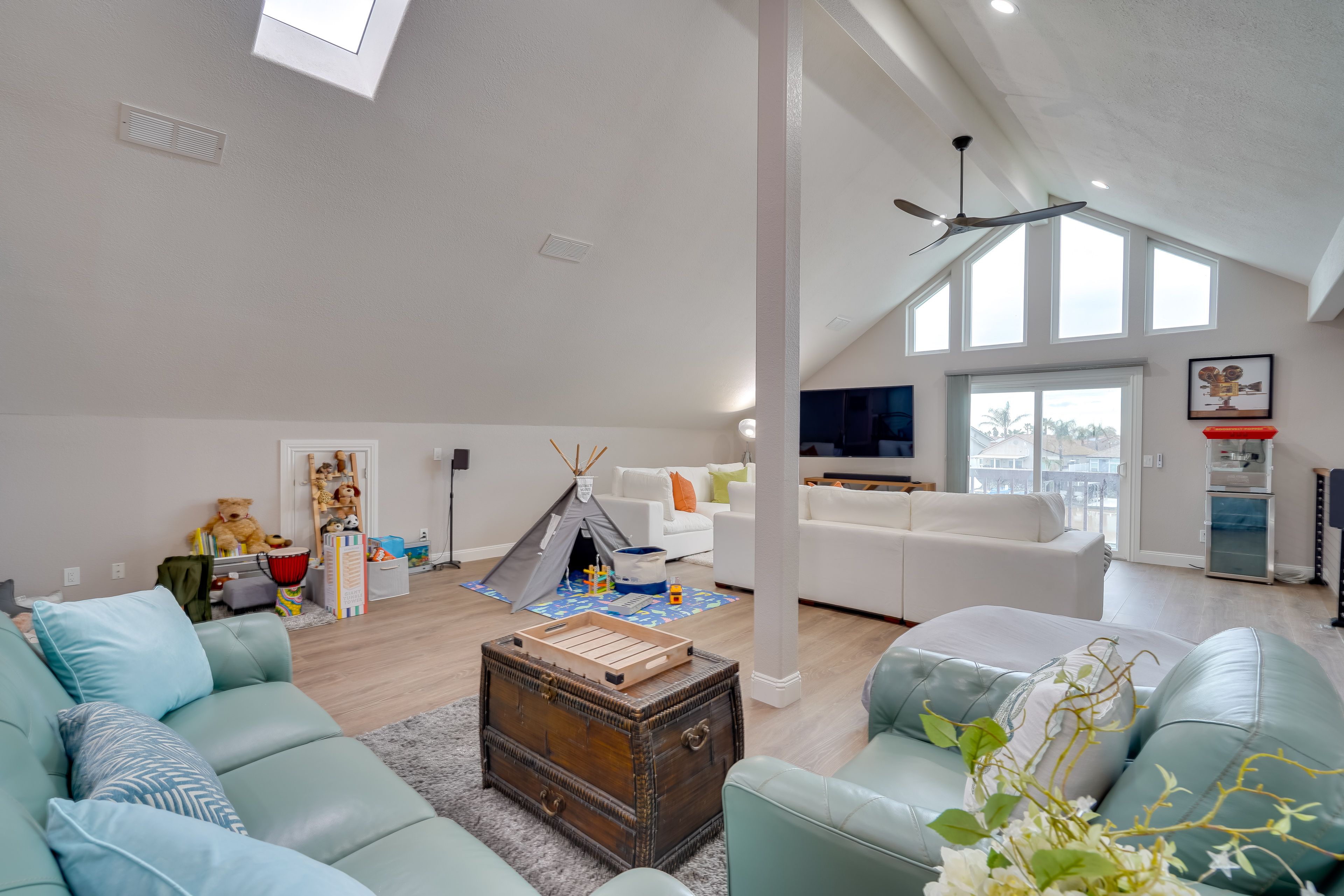 Loft | Toys | Smart TV | Popcorn Maker