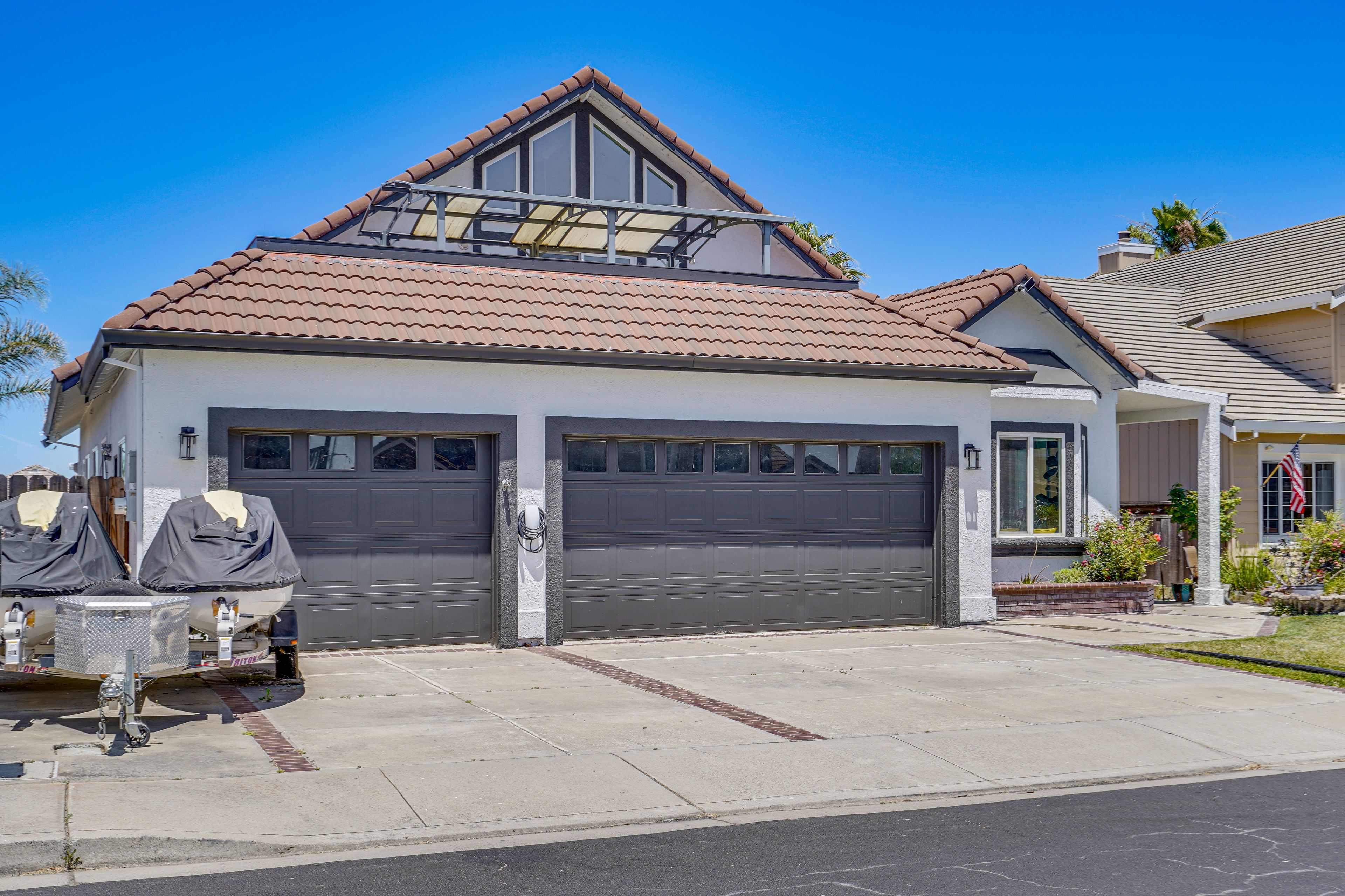 Parking | Driveway (3 Vehicles) | Boat/Trailer Parking