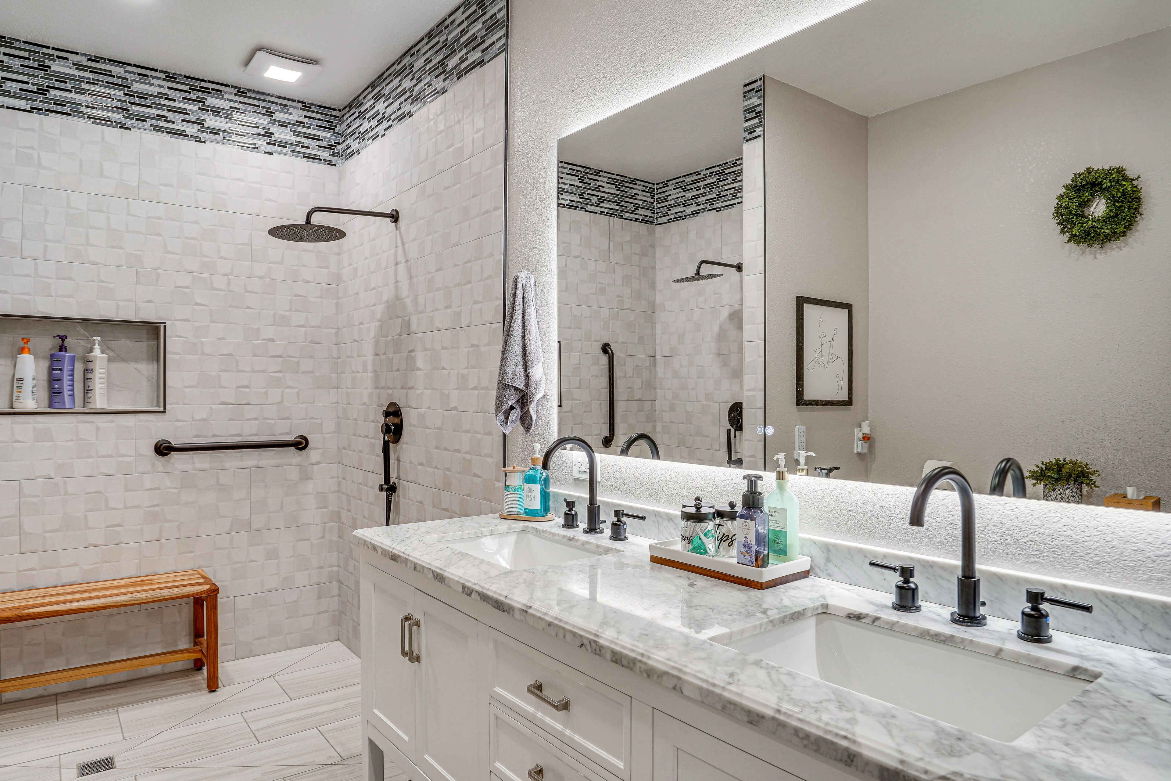 Bathroom | Towels Provided | Dual Rain Showers