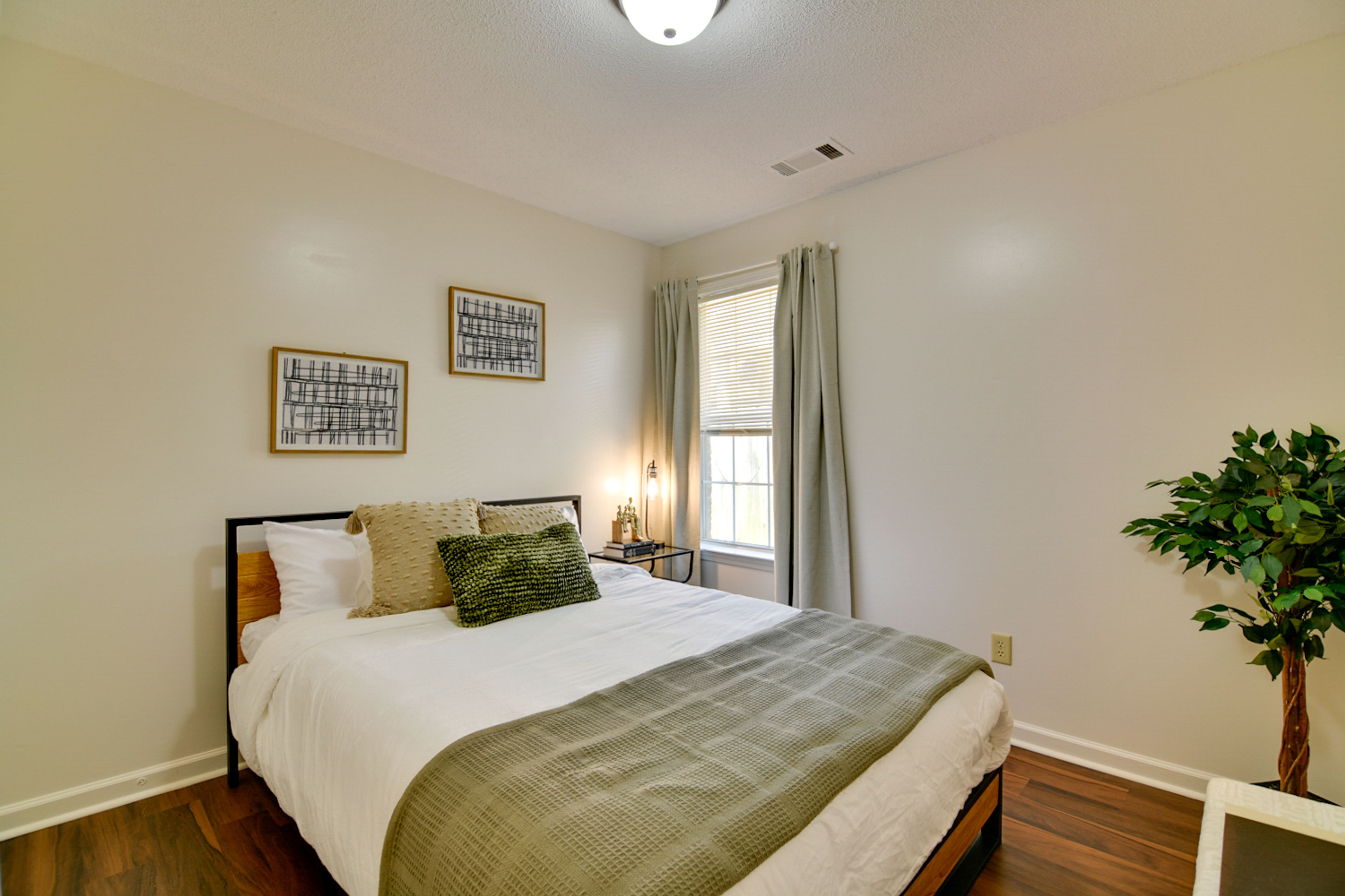 Bedroom 2 | Queen Bed | Hangers