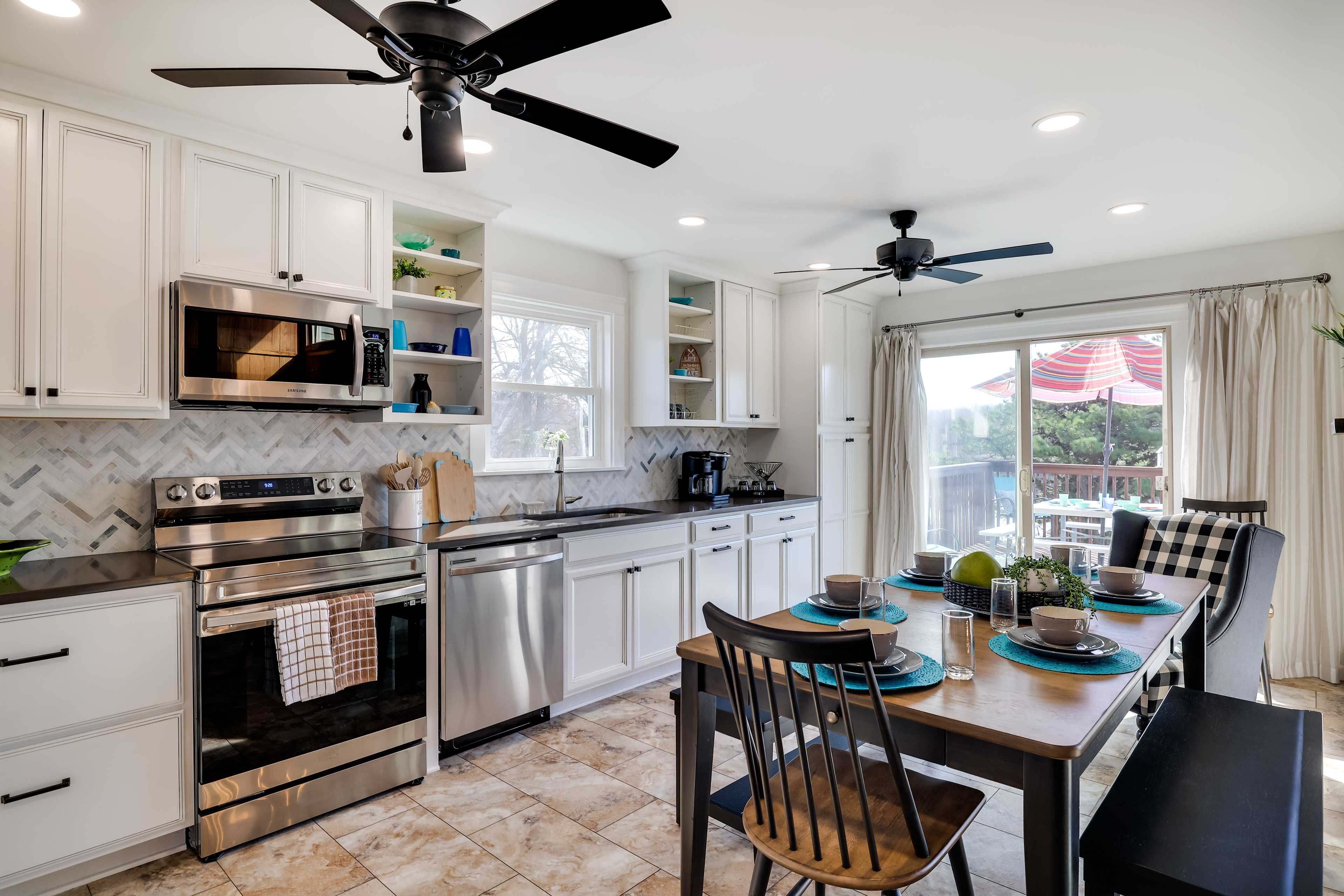 Kitchen | Blender | Drip/Keurig Coffee Maker | Microwave | Toaster