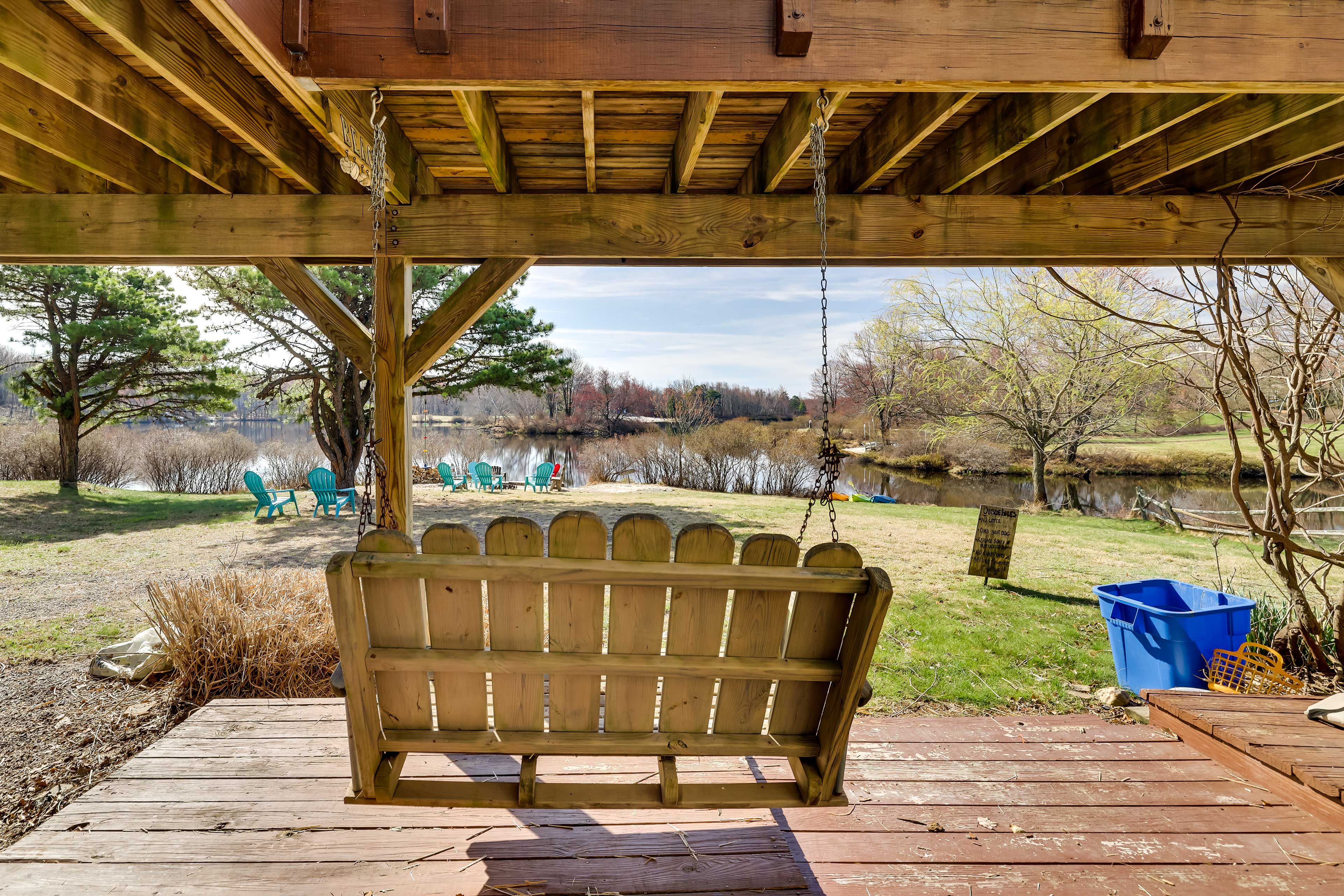 Covered Porch | Swing Bench | 2 Kayaks