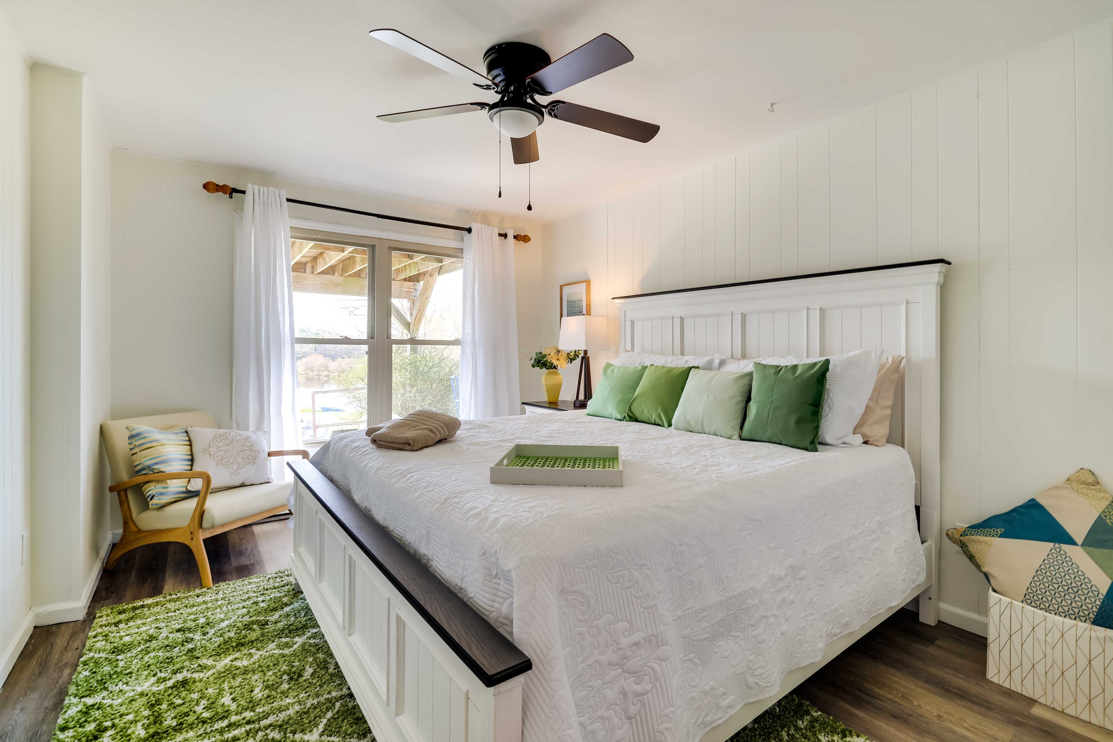 Bedroom 1 | King Bed | Linens & Towels