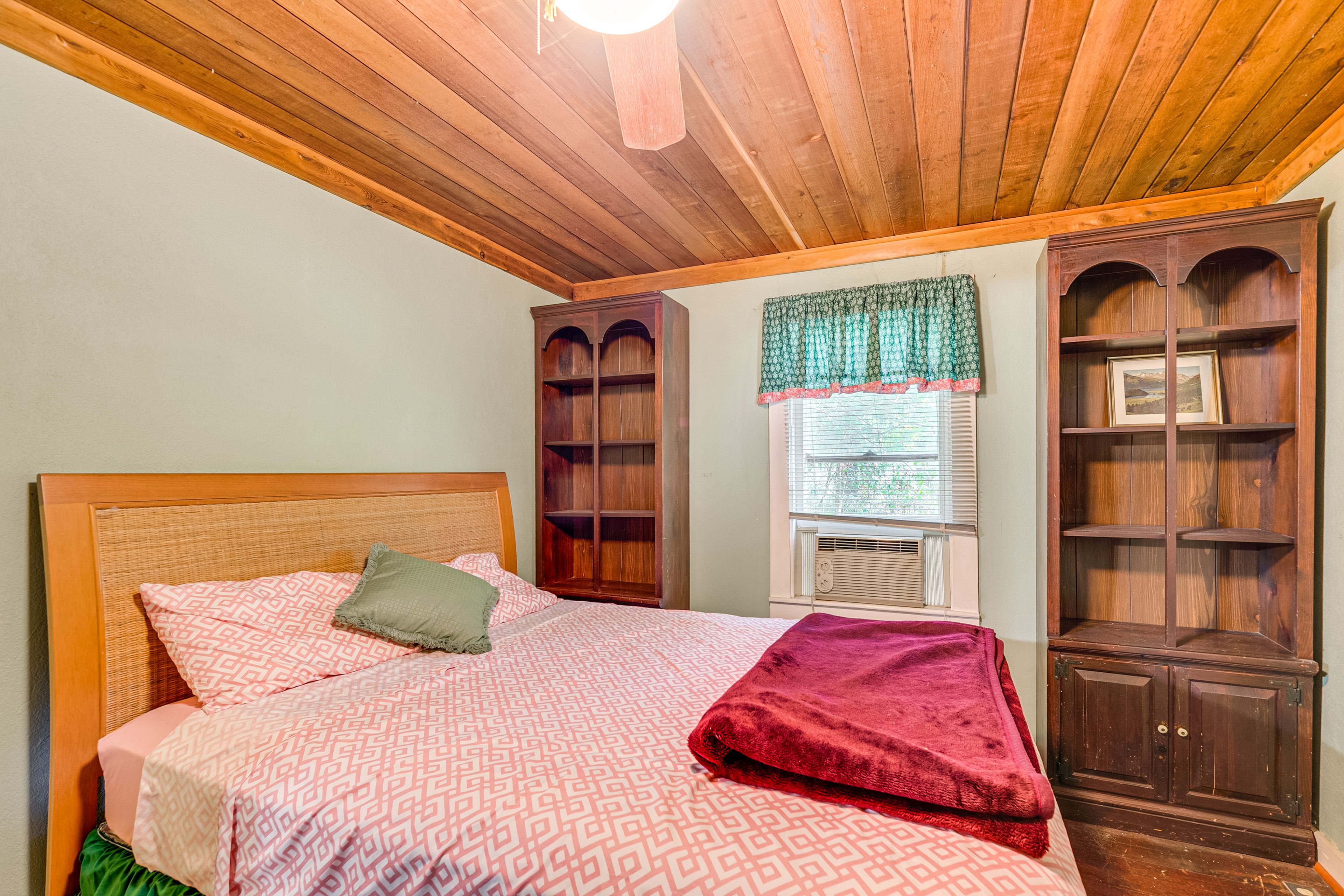 Bedroom 1 | Queen Bed | Linens Provided | Office Space | Walk-In Closet