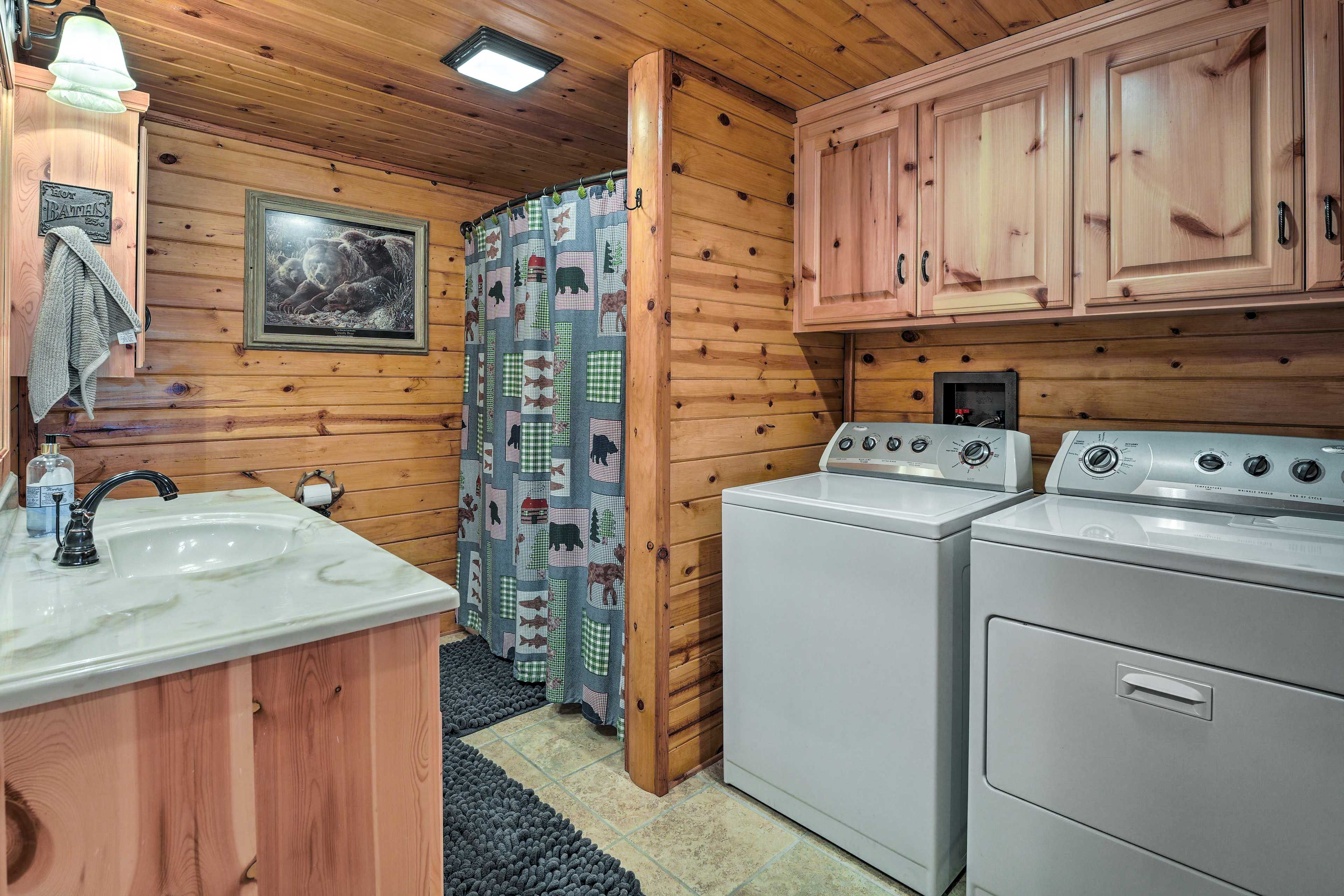 Full Bathroom | Complimentary Toiletries | Towels Provided | Washer/Dryer