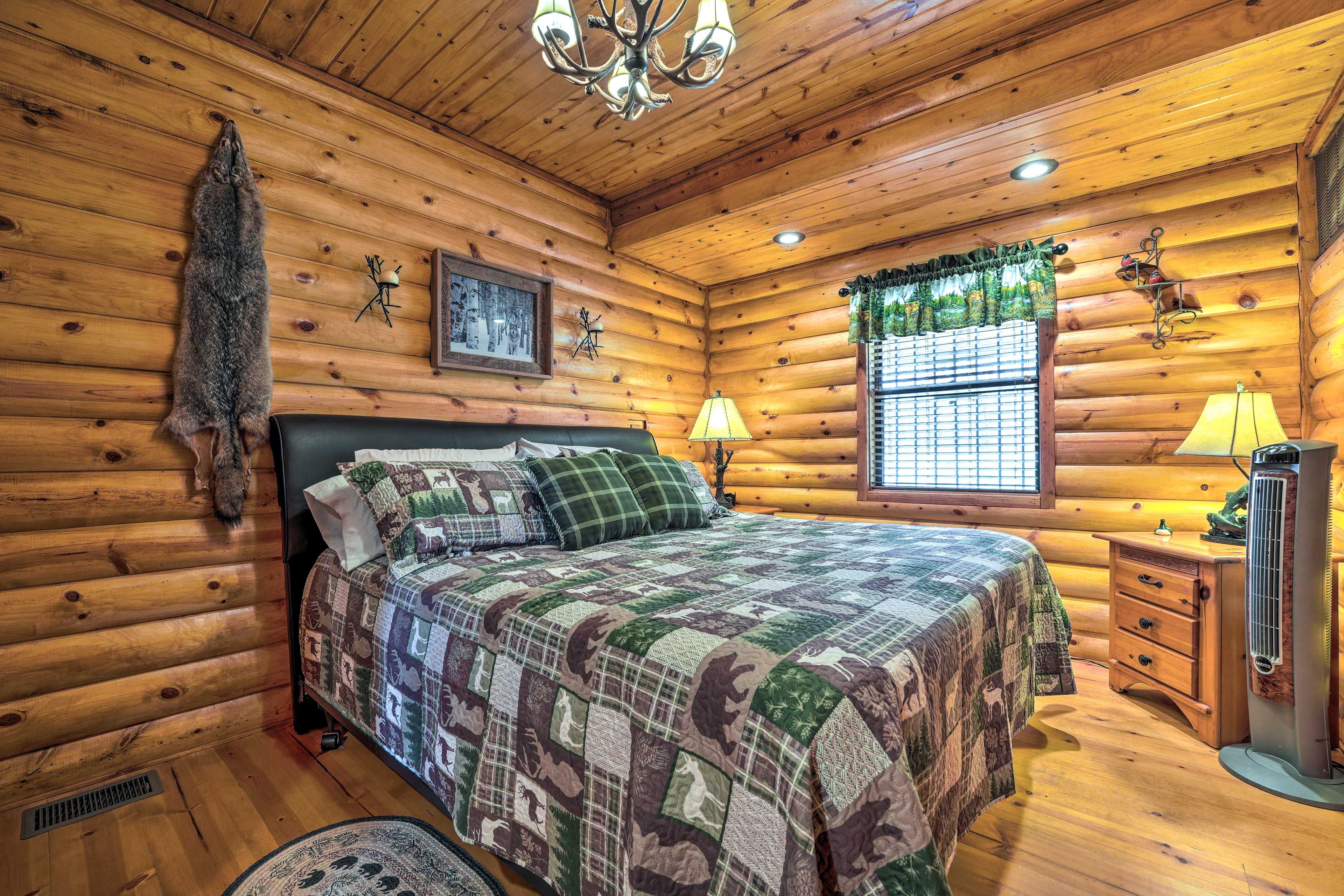 Bedroom | King Bed | Flat-Screen TV
