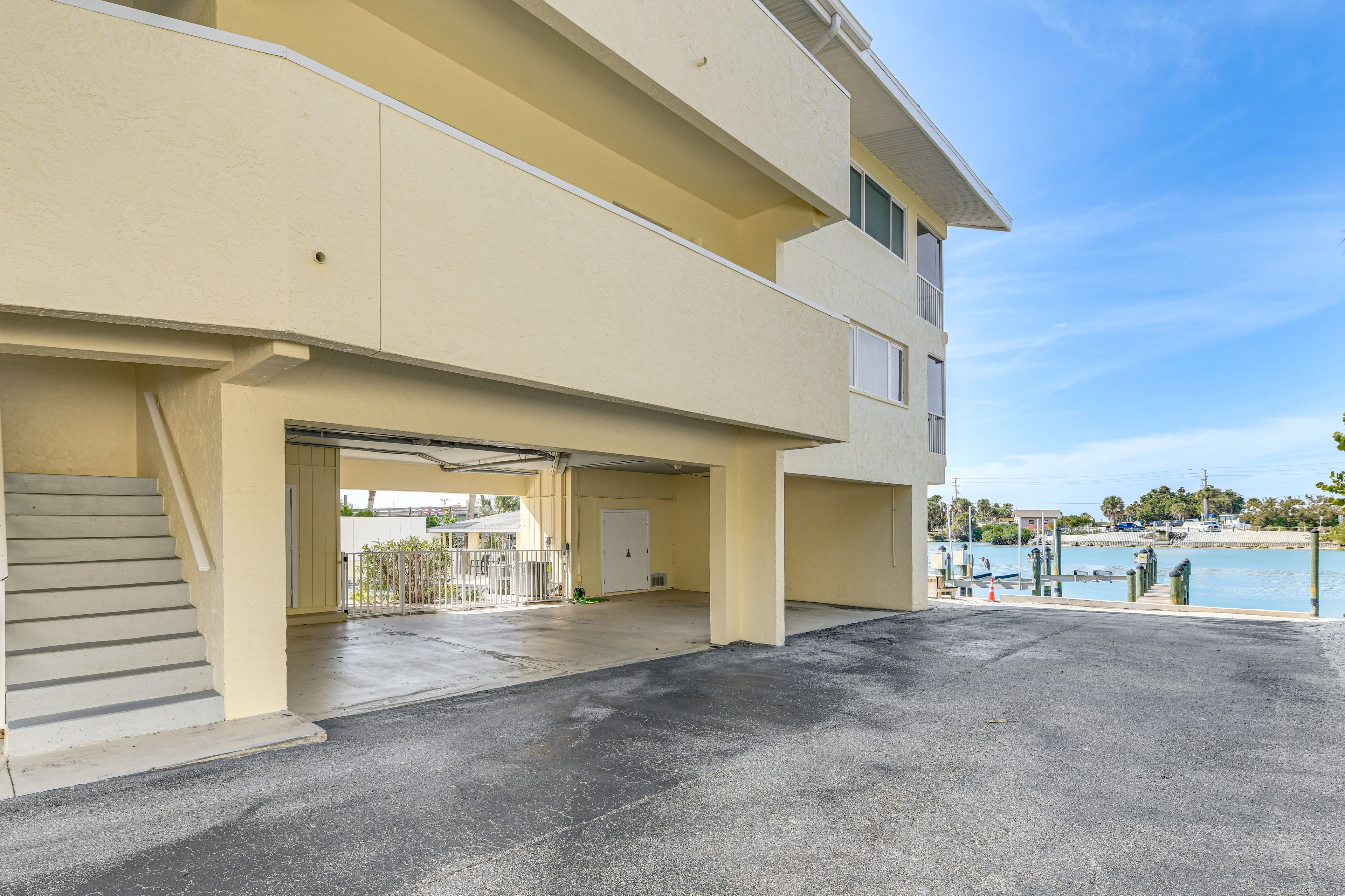 Parking | Garage (2 Vehicles)