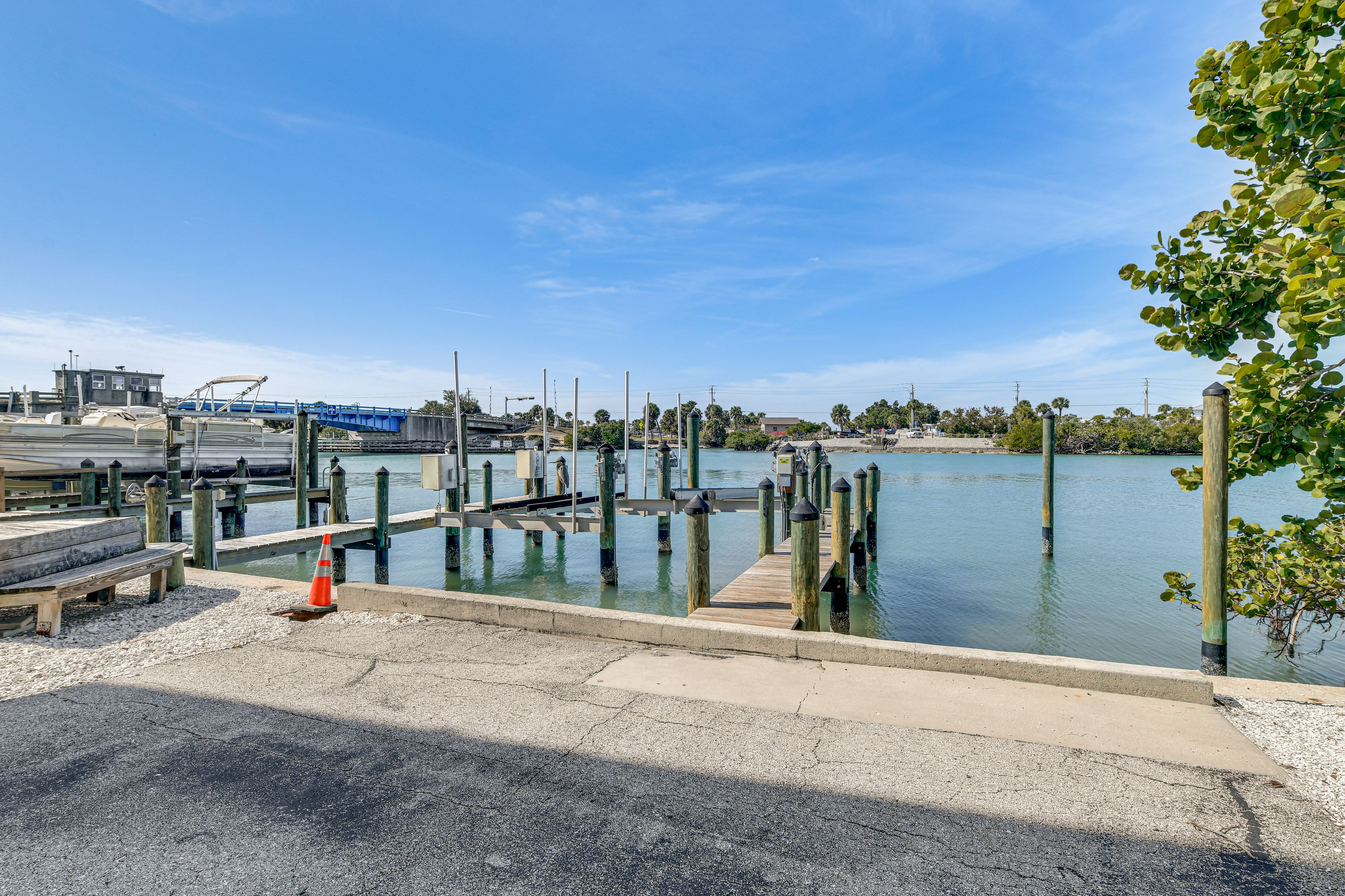 Private Boat Dock w/ Slip | Fishing